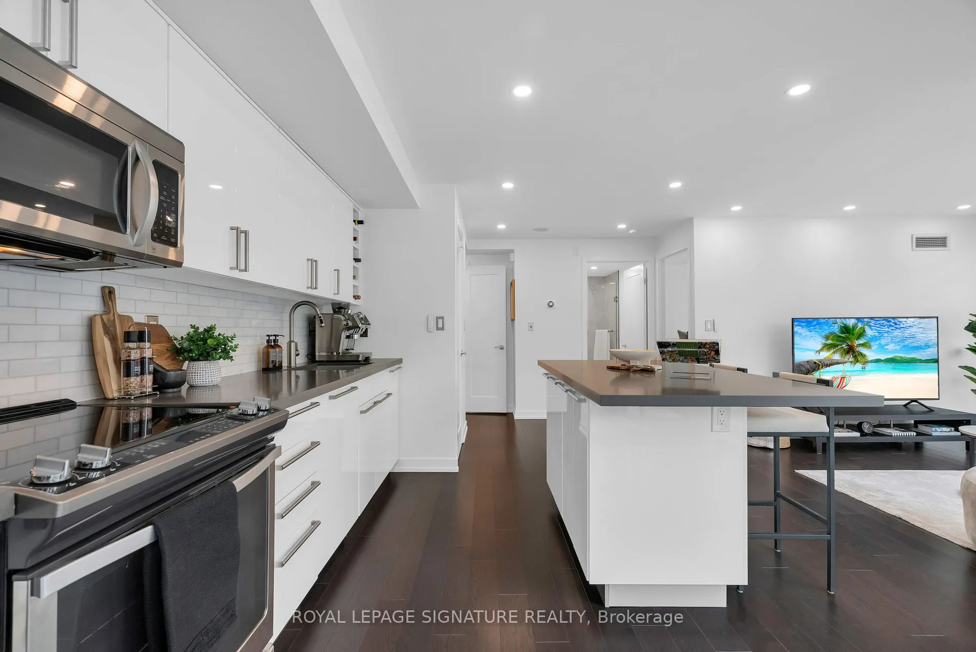 81 Navy Wharf Crt, #1212