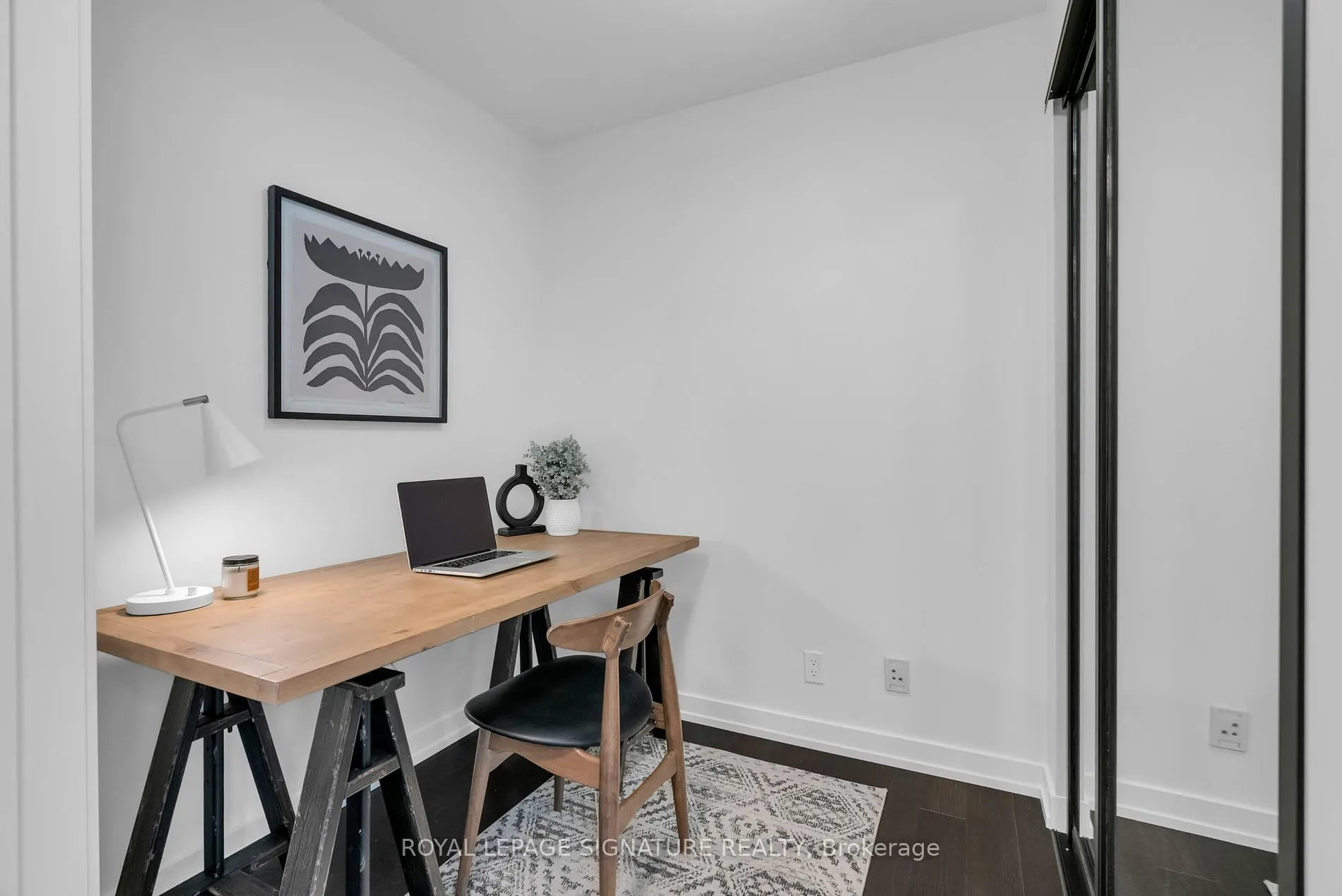 81 Navy Wharf Crt, #1212