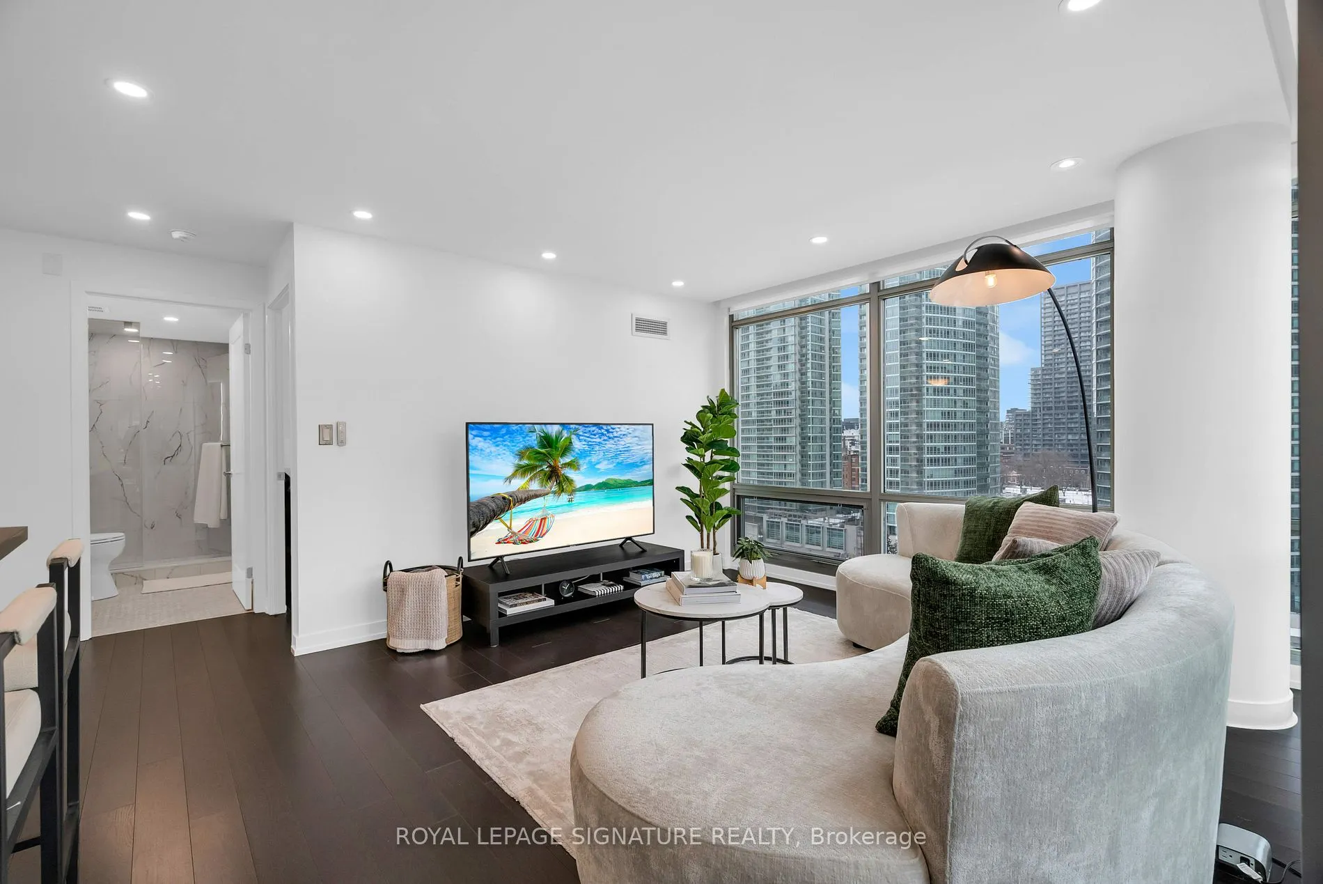 81 Navy Wharf Crt, #1212