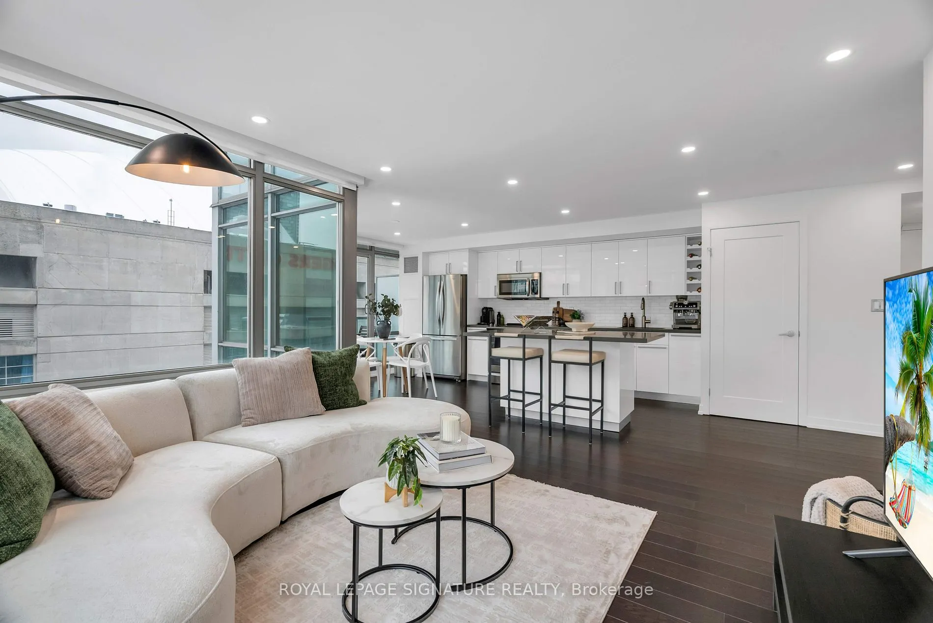 81 Navy Wharf Crt, #1212