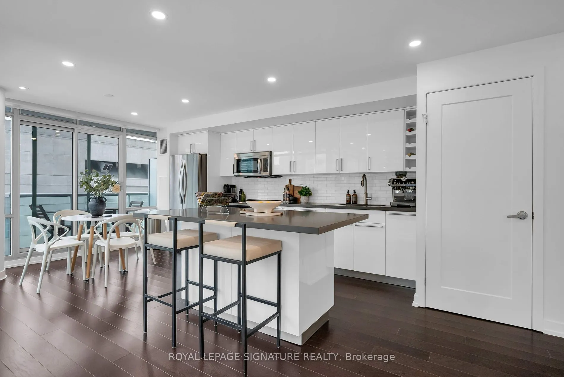 81 Navy Wharf Crt, #1212