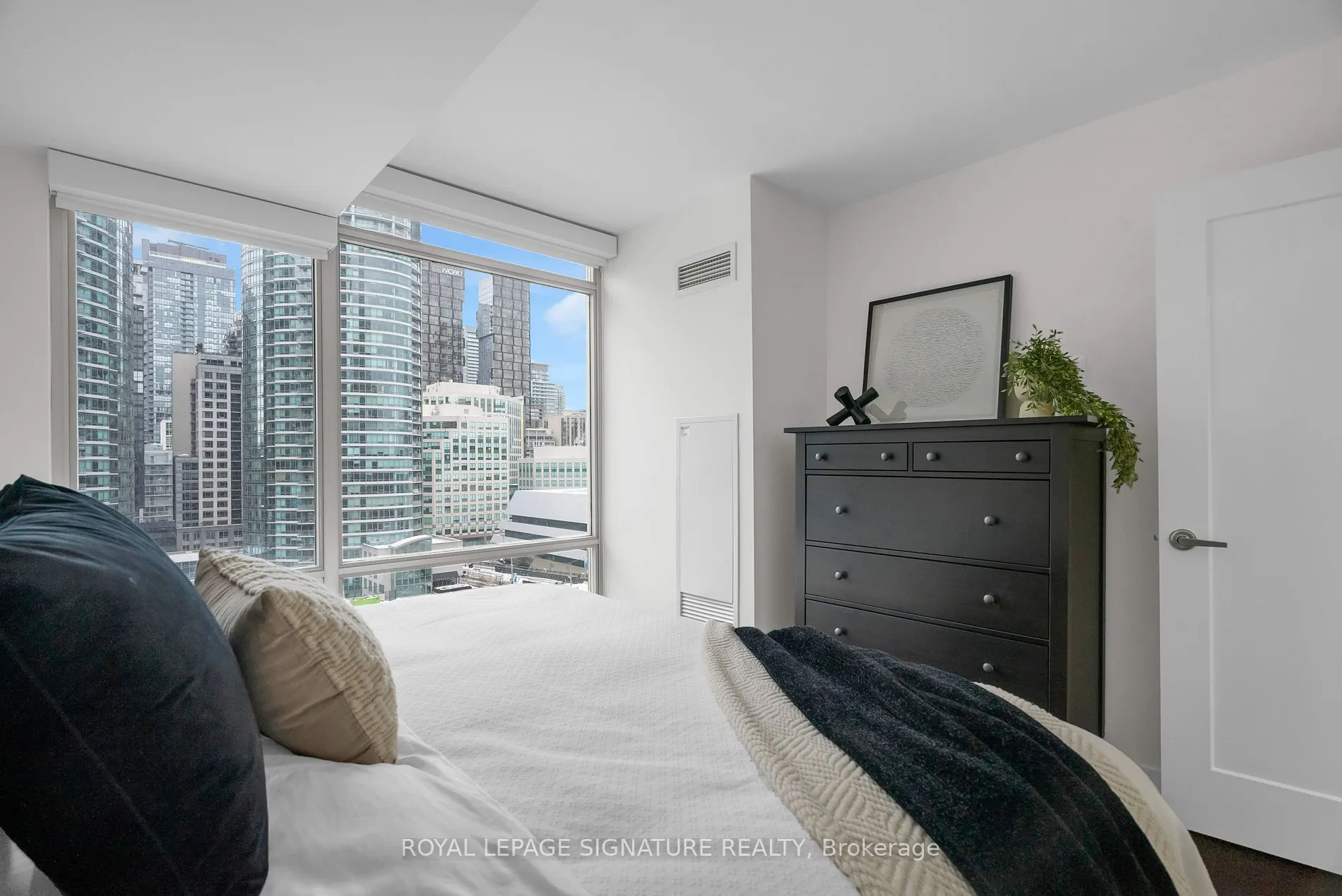 81 Navy Wharf Crt, #1212