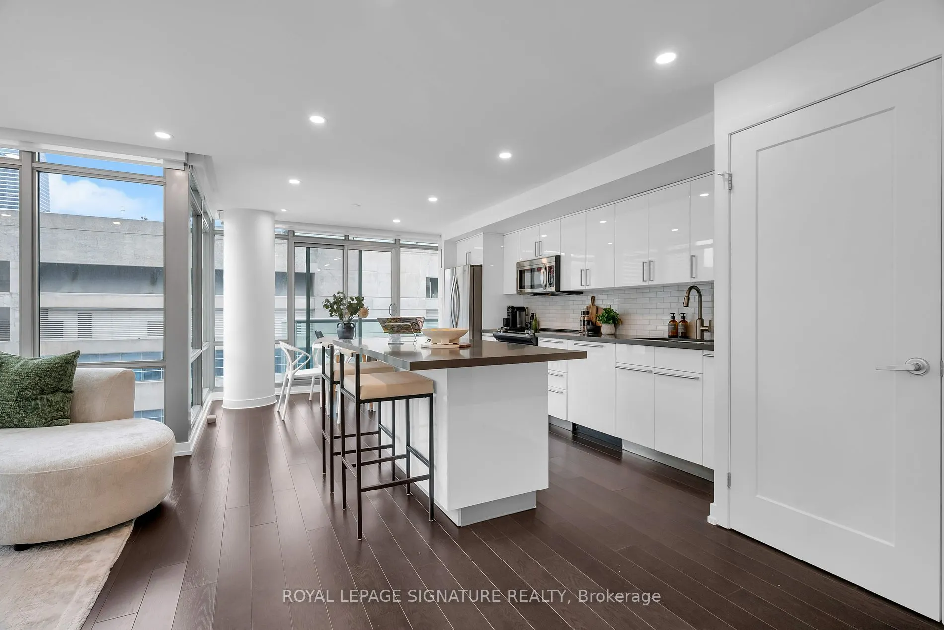 81 Navy Wharf Crt, #1212