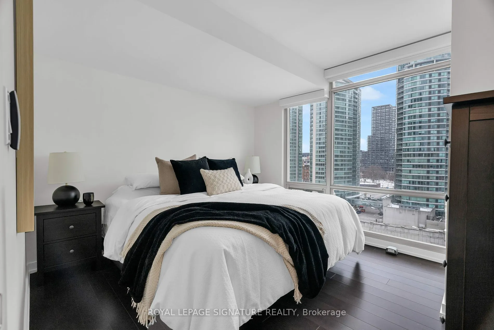 81 Navy Wharf Crt, #1212