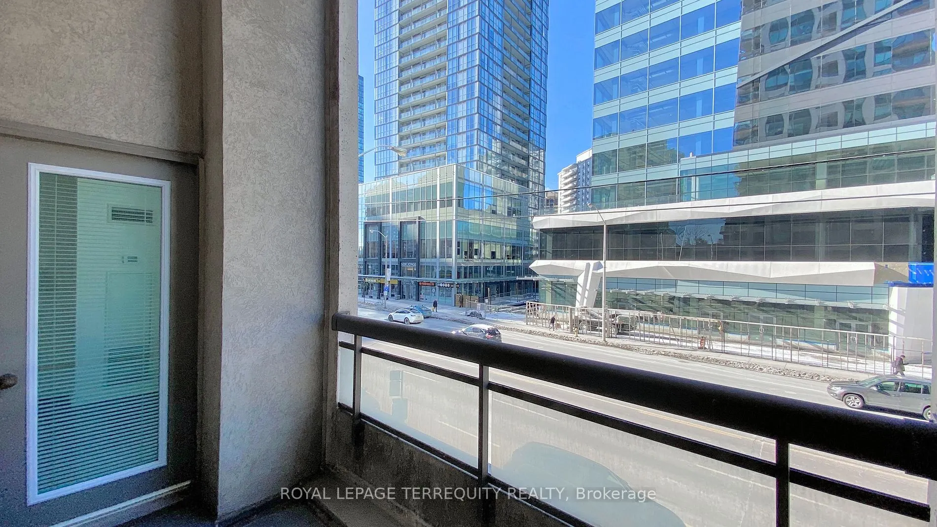 18 Parkview Ave, #207