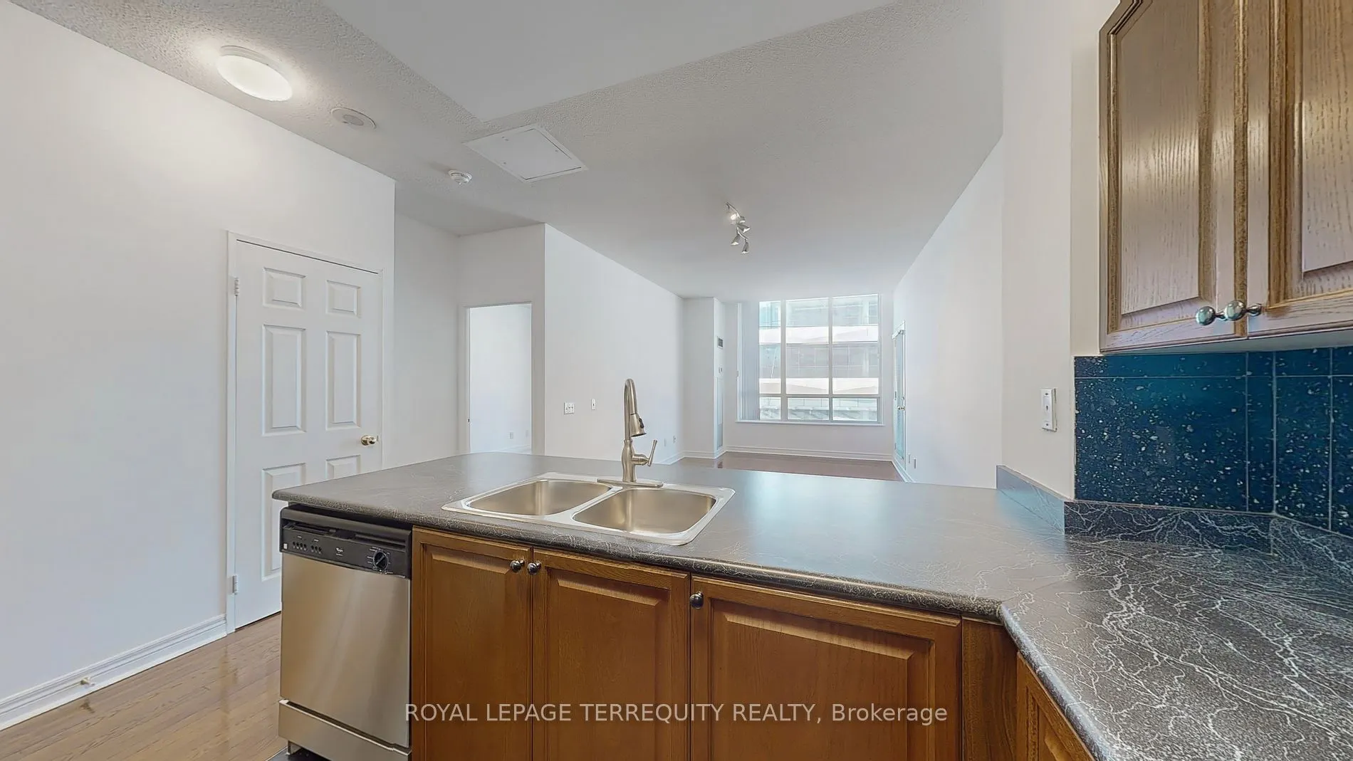 18 Parkview Ave, #207