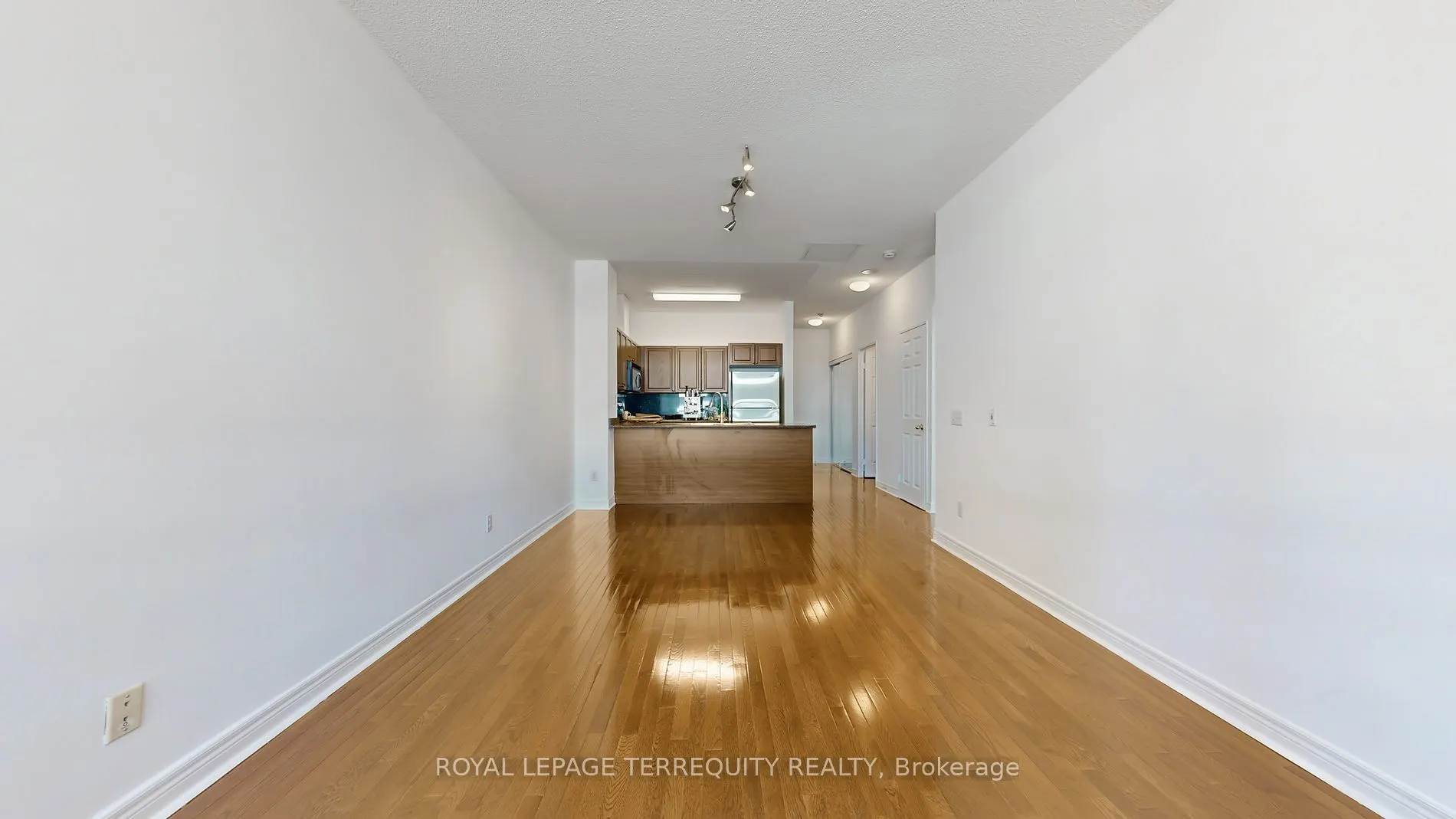 18 Parkview Ave, #207