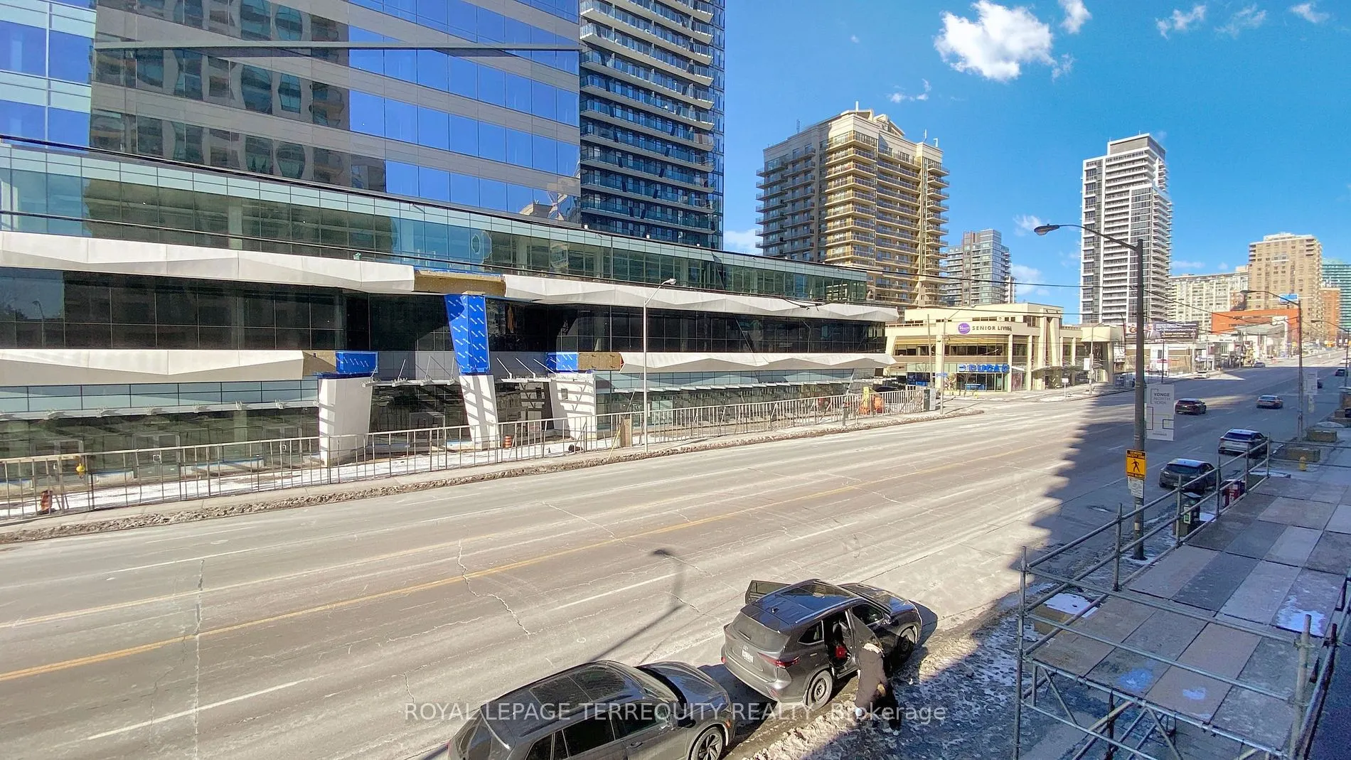18 Parkview Ave, #207