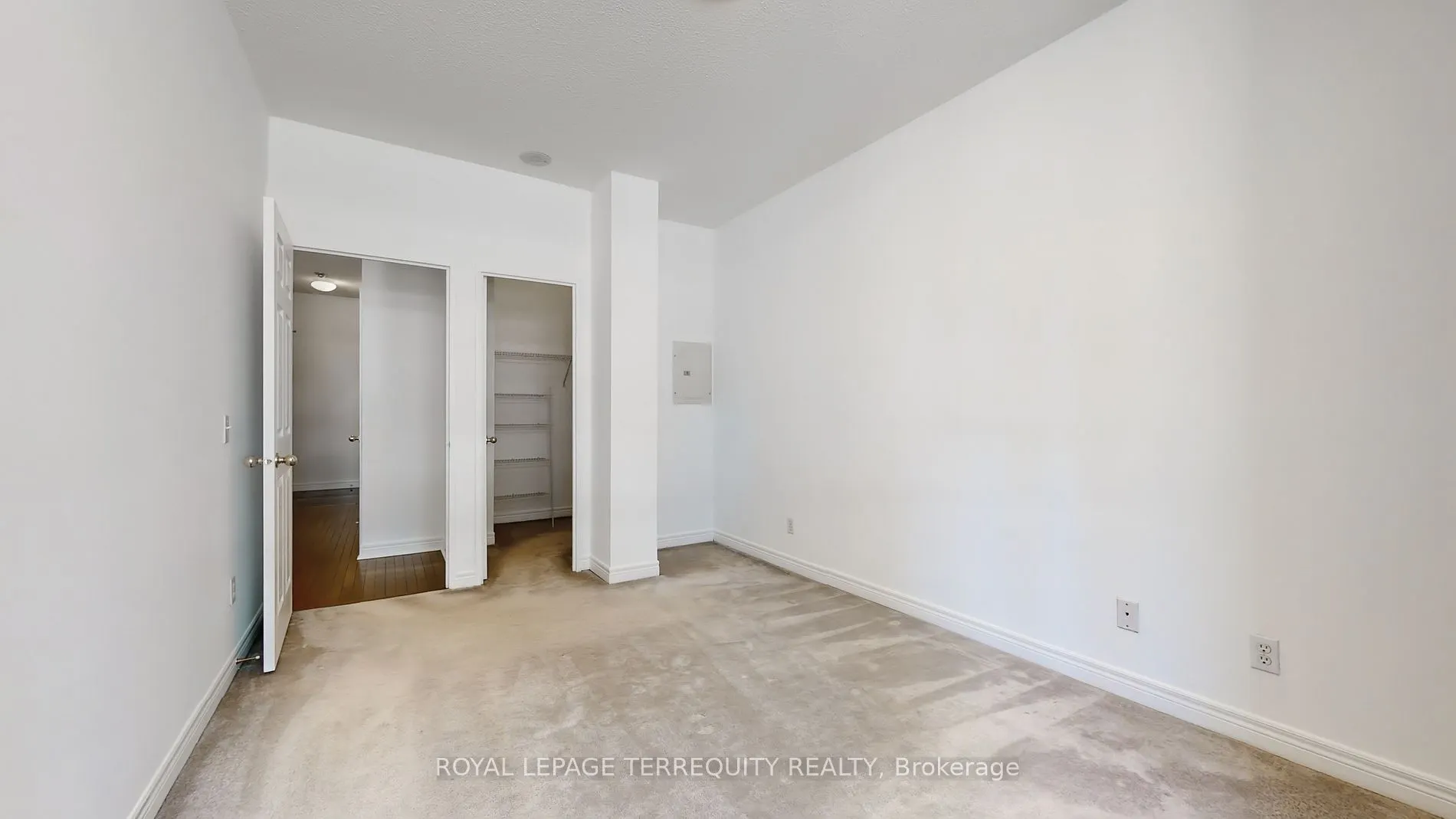 18 Parkview Ave, #207