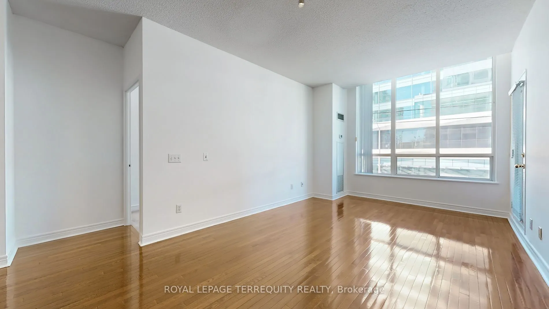 18 Parkview Ave, #207