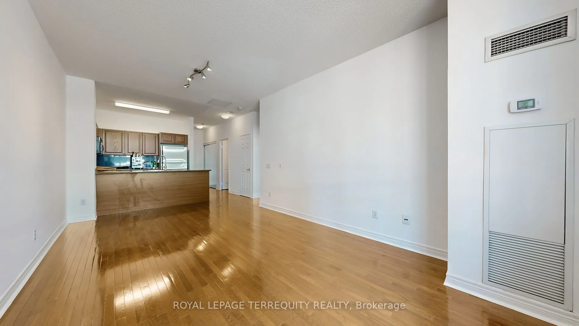 18 Parkview Ave, #207