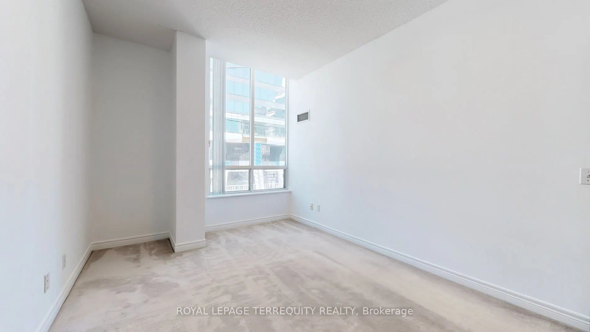 18 Parkview Ave, #207