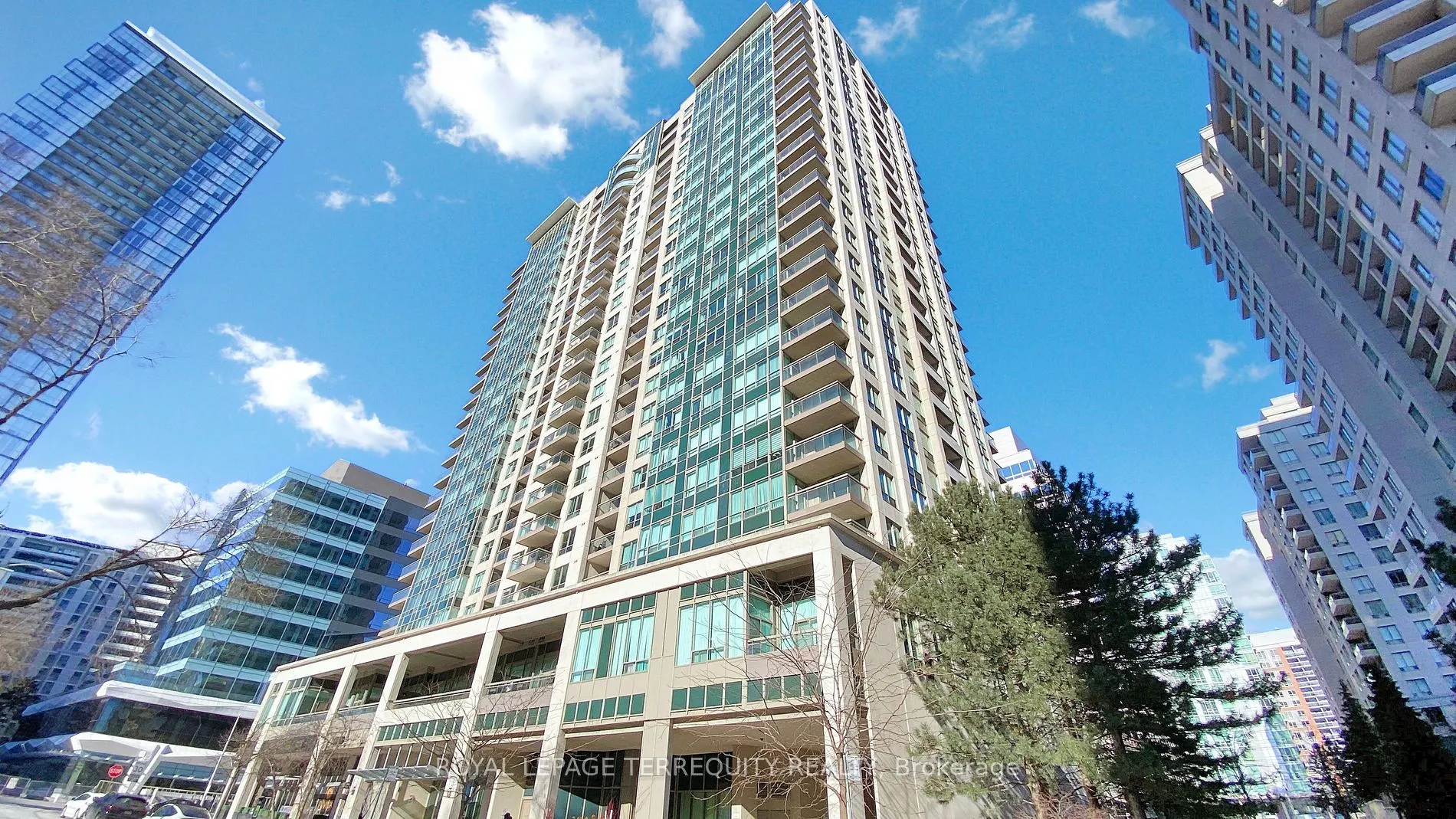 18 Parkview Ave, #207