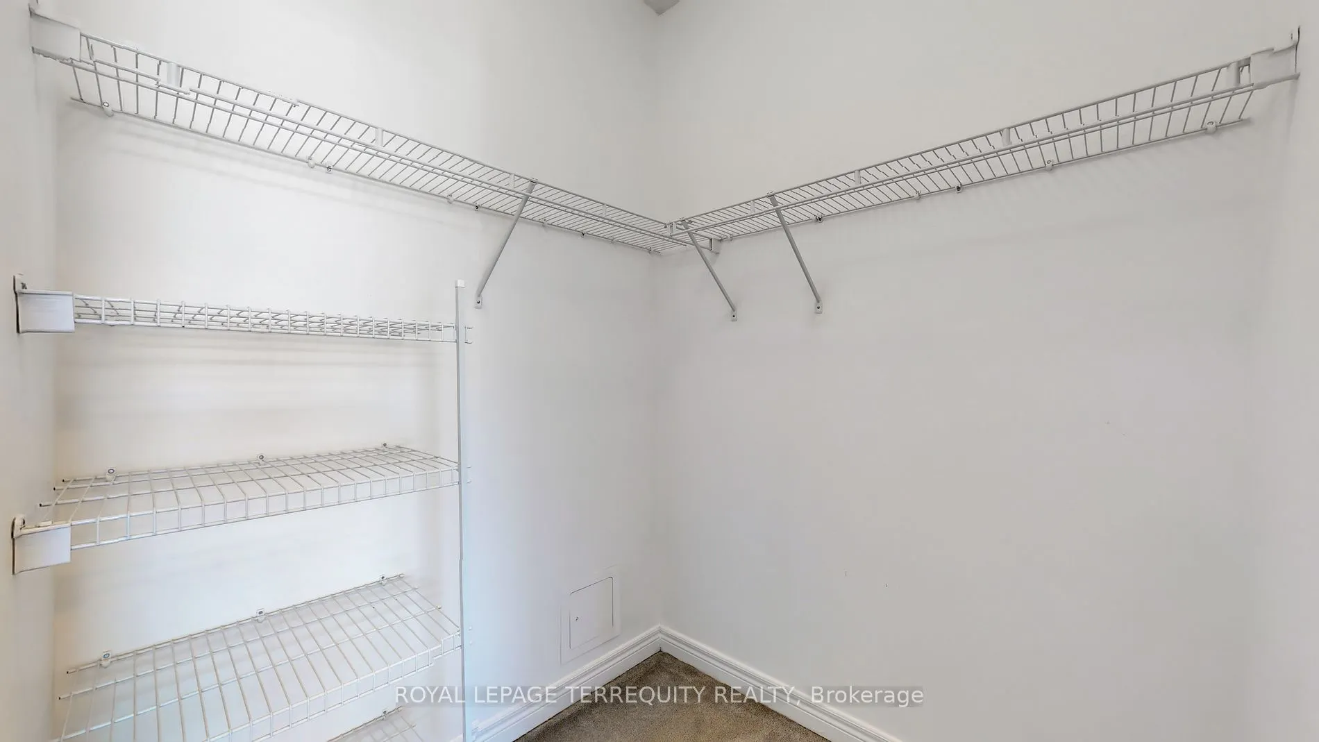 18 Parkview Ave, #207