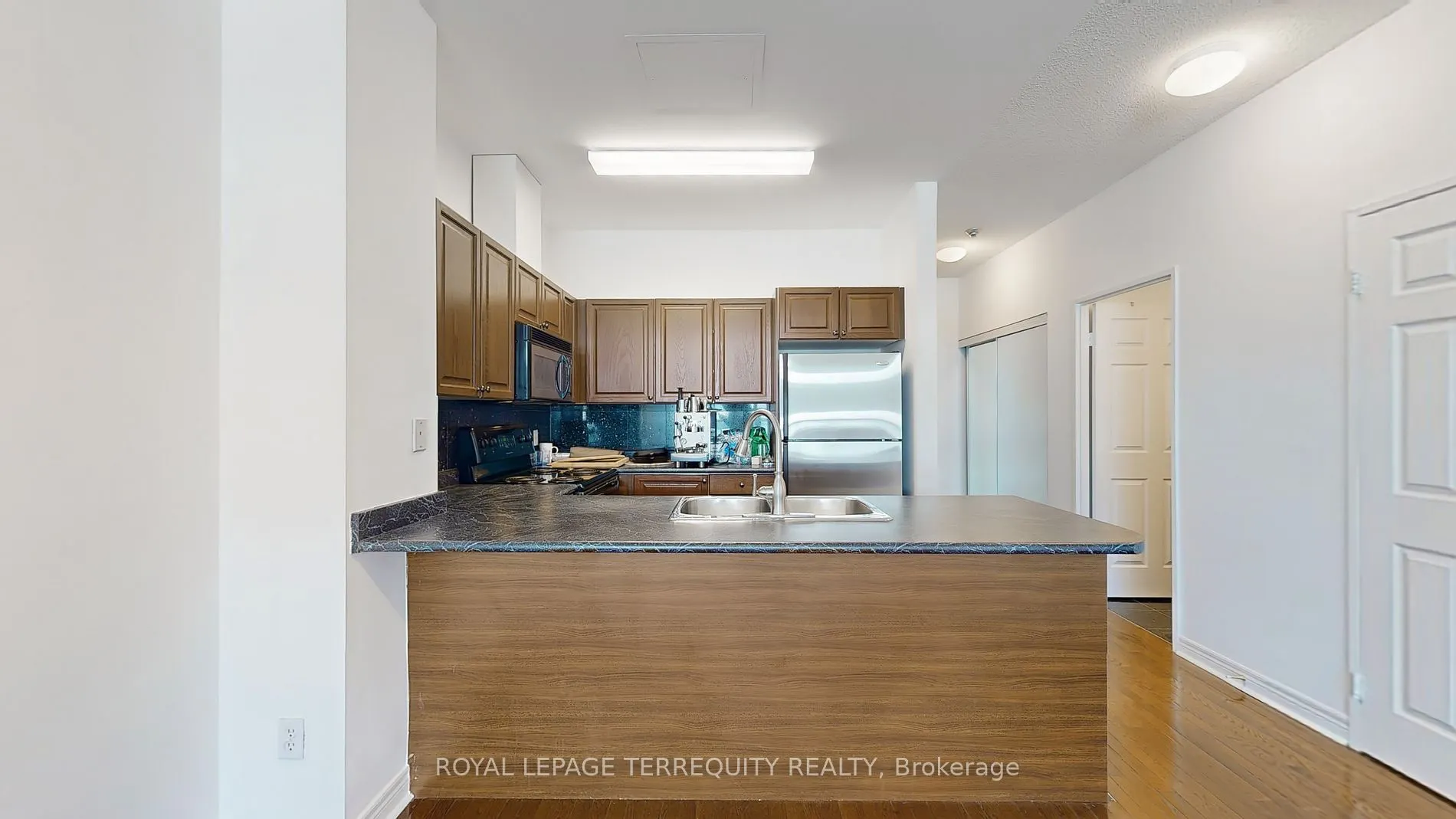 18 Parkview Ave, #207