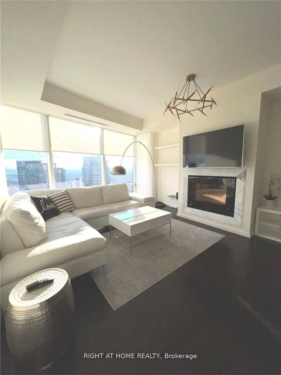 180 University Avenue, #4102