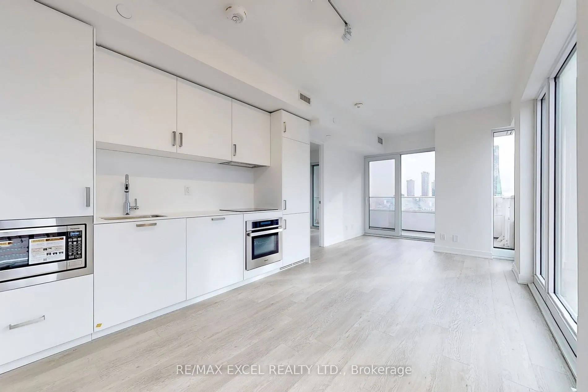 111 Queen St E, #1710