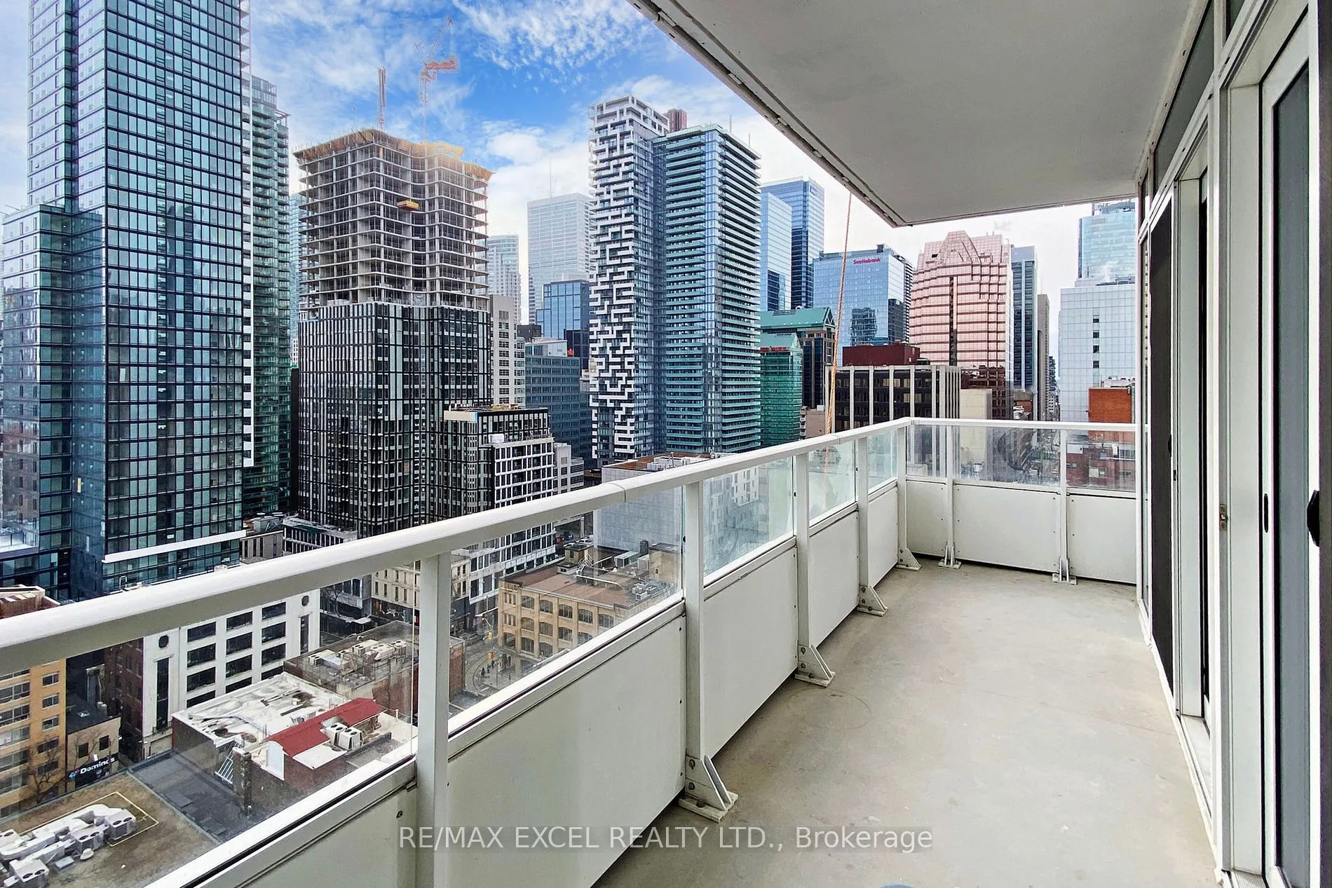 111 Queen St E, #1710
