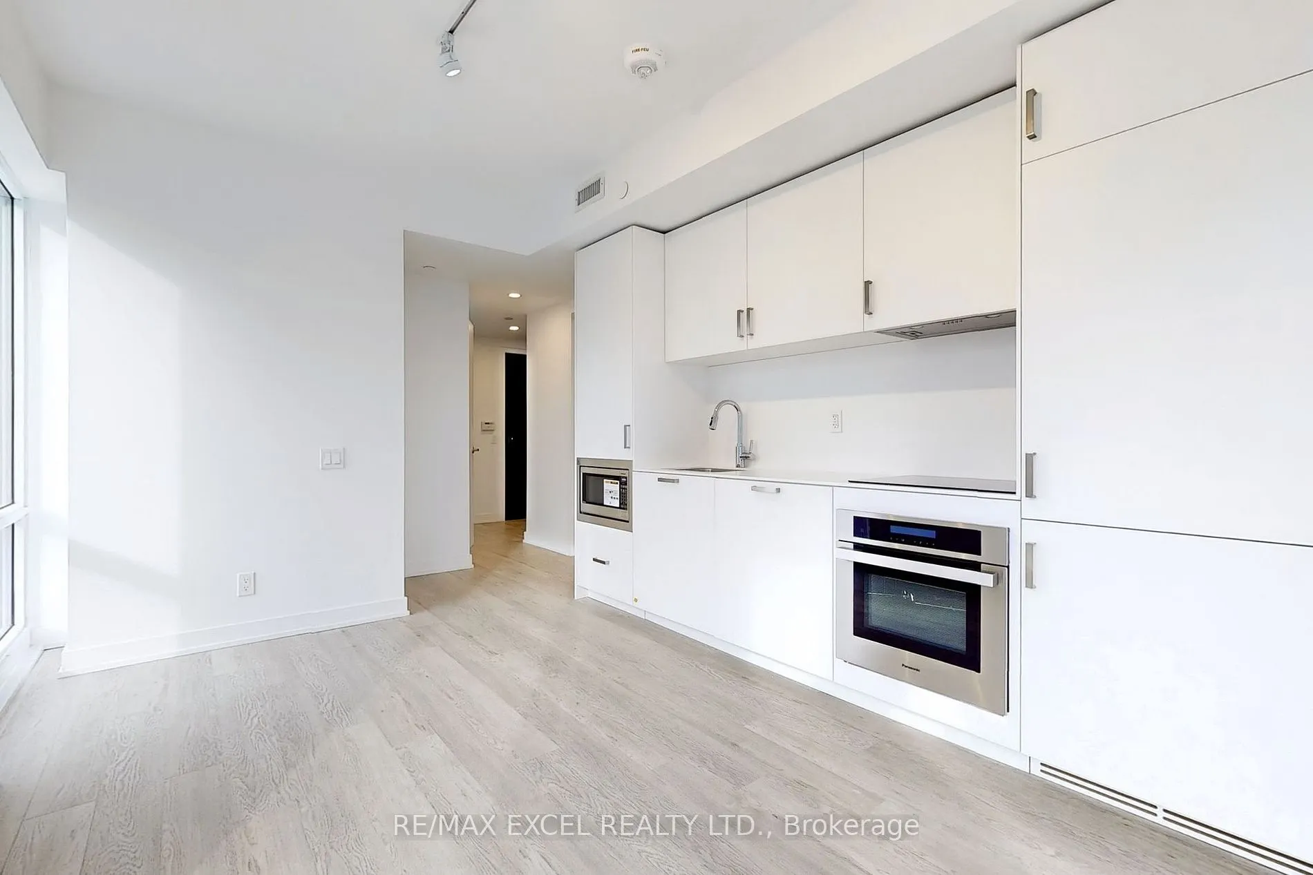 111 Queen St E, #1710