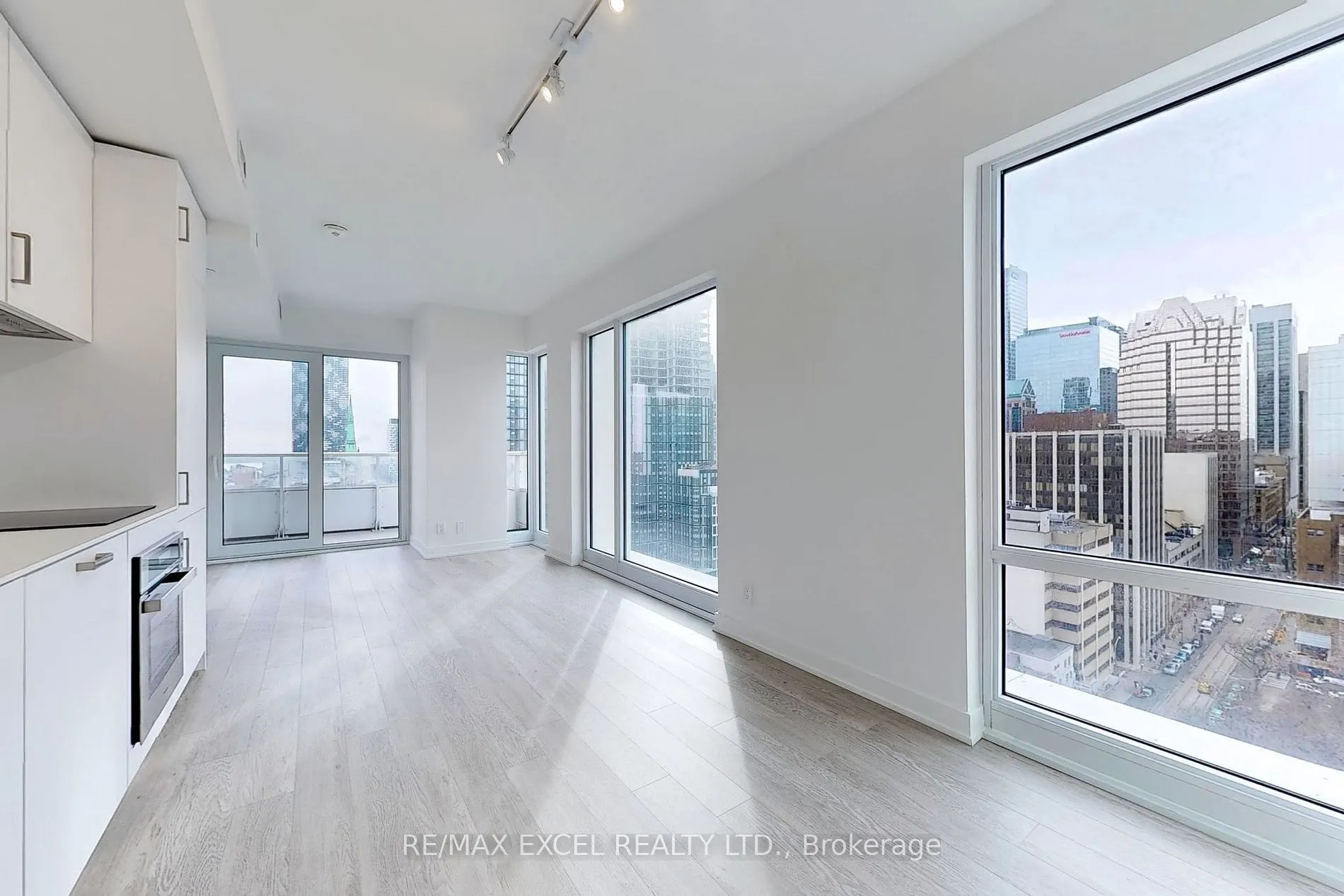 111 Queen St E, #1710