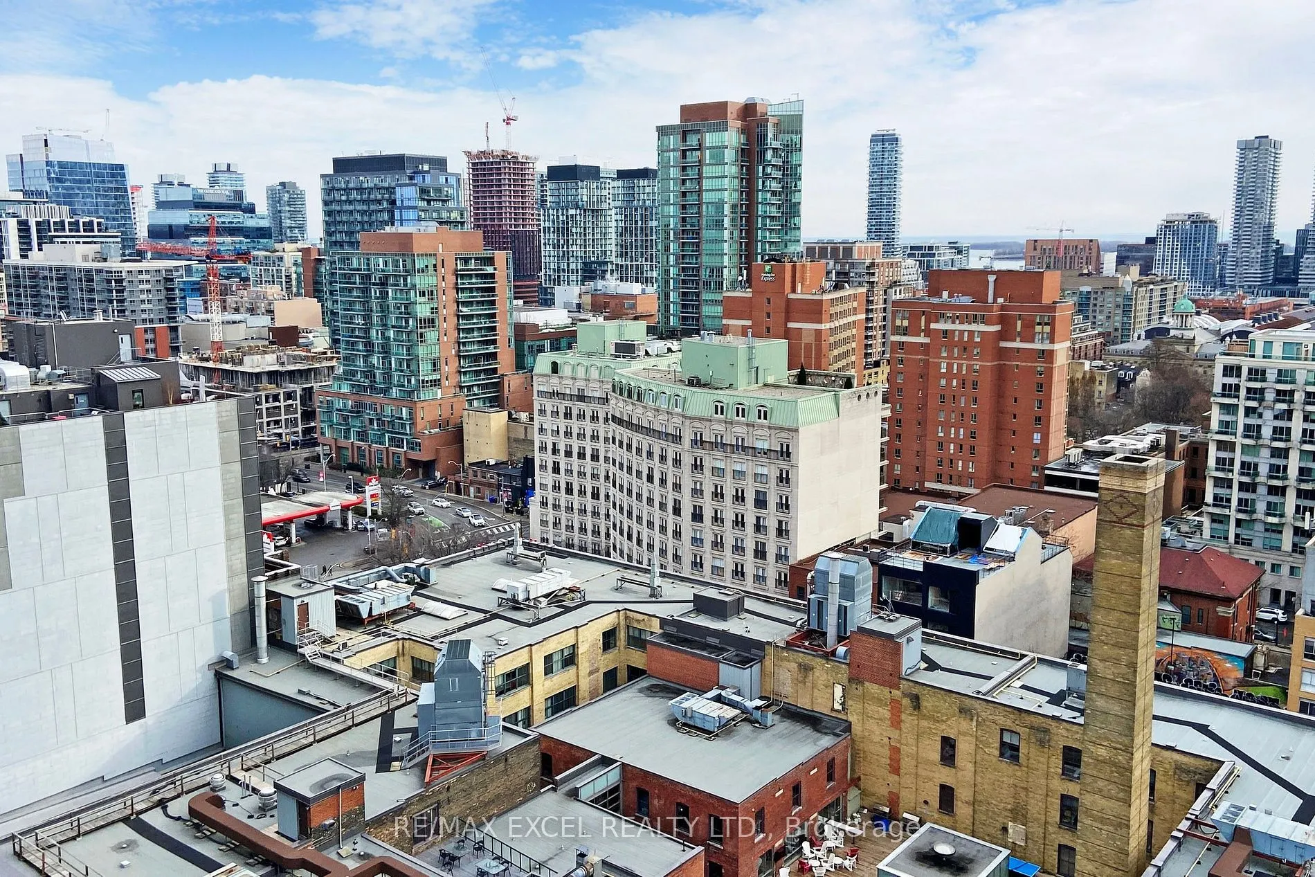111 Queen St E, #1710