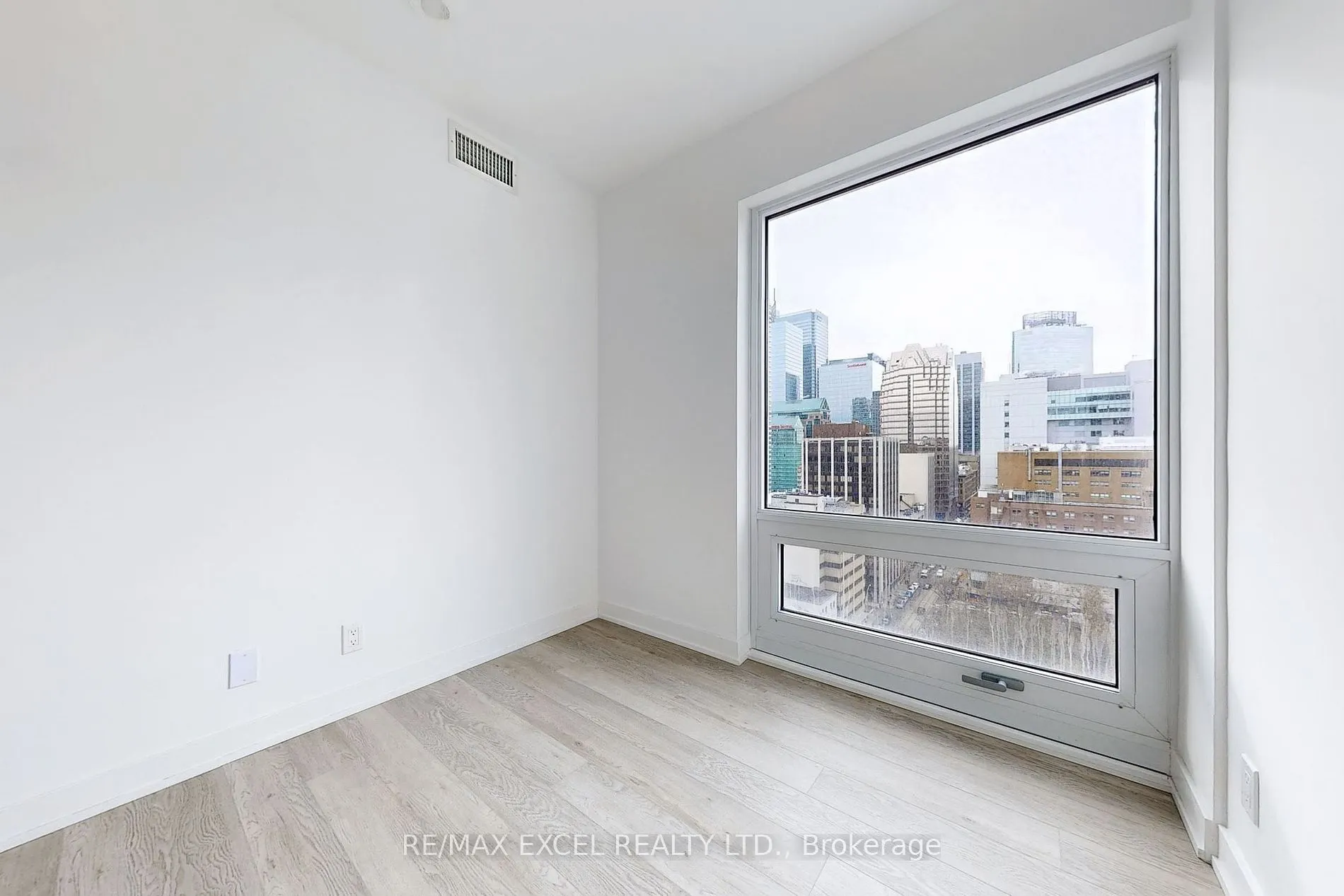 111 Queen St E, #1710