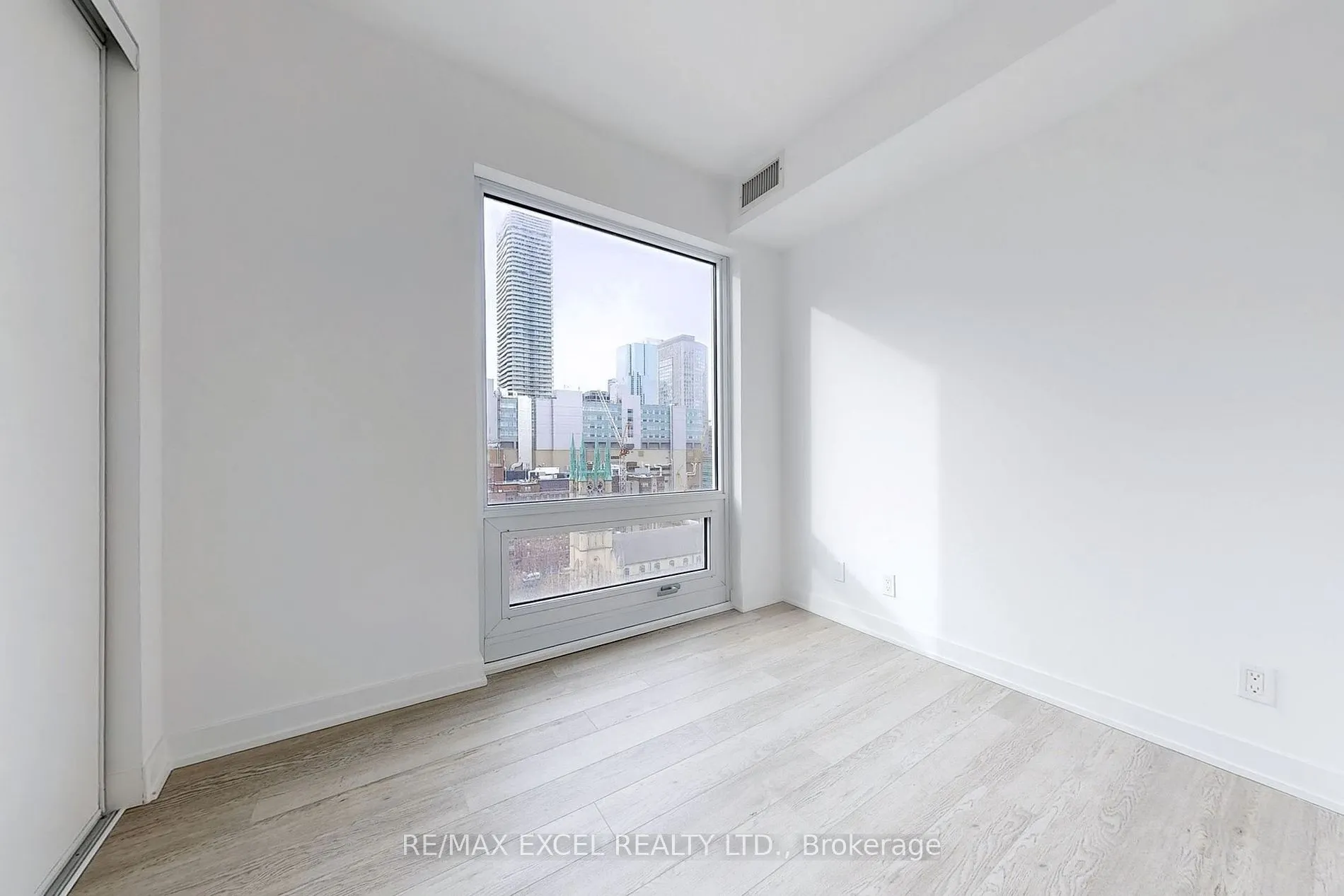 111 Queen St E, #1710