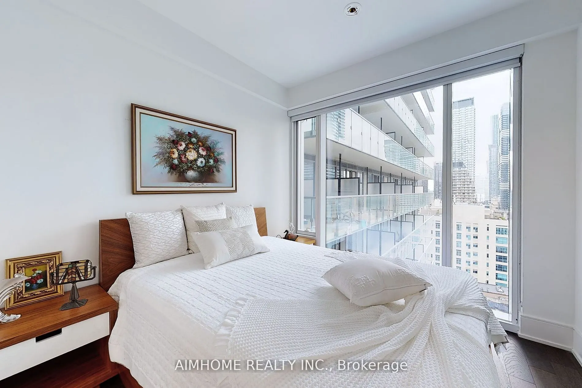 1 Gloucester St, #1815
