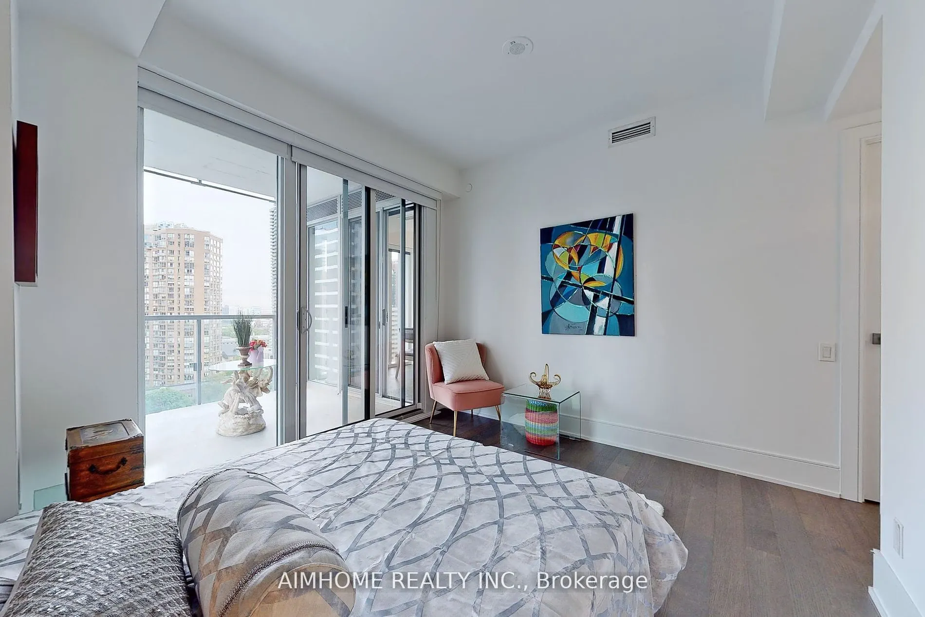 1 Gloucester St, #1815