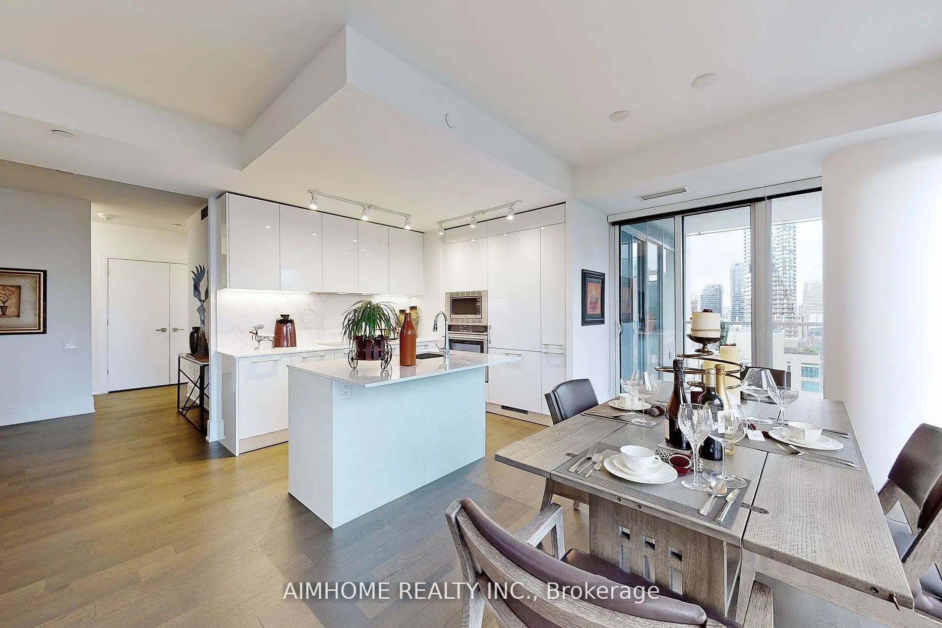 1 Gloucester St, #1815