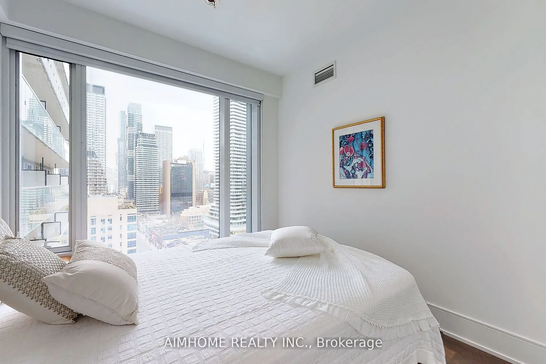 1 Gloucester St, #1815