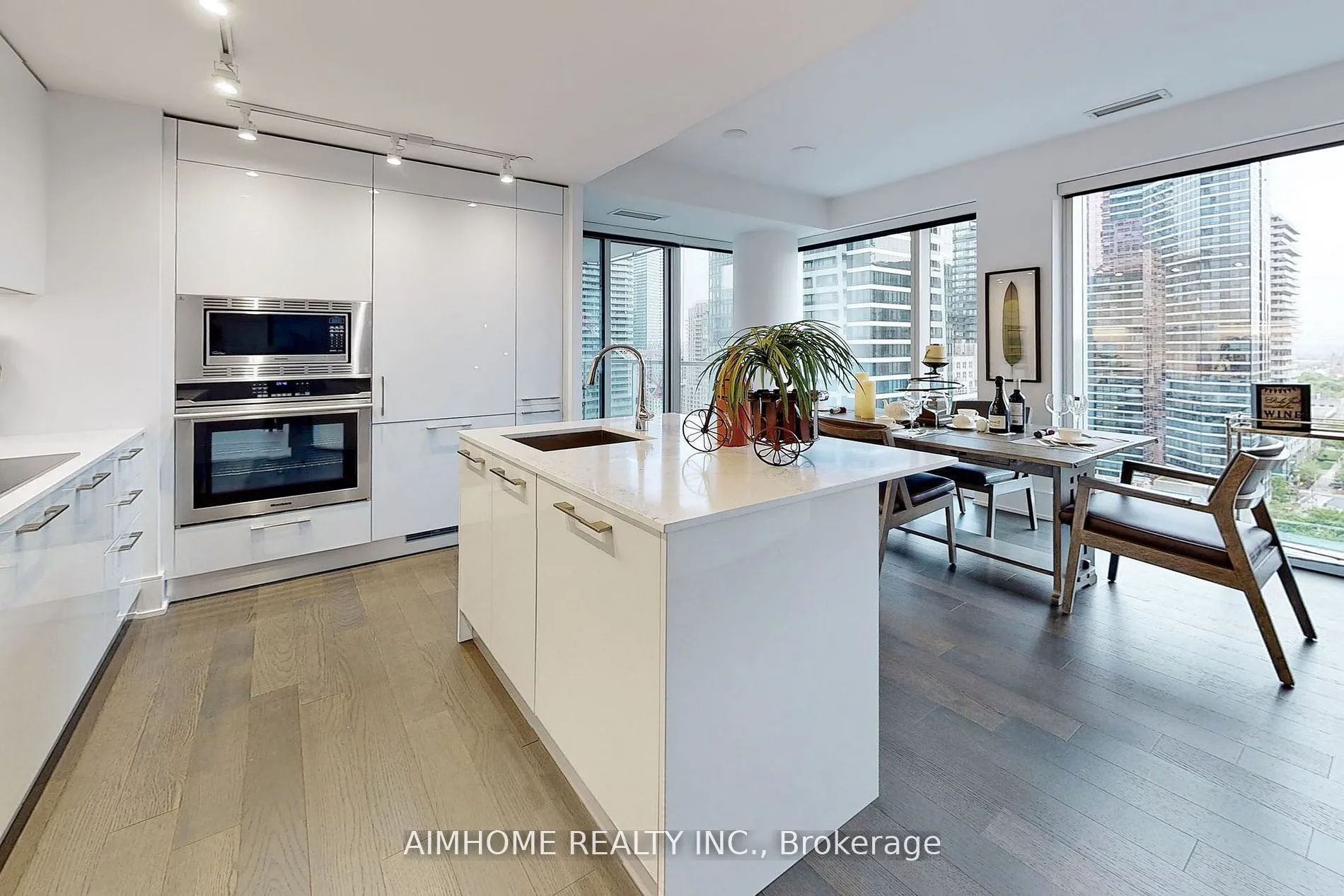 1 Gloucester St, #1815