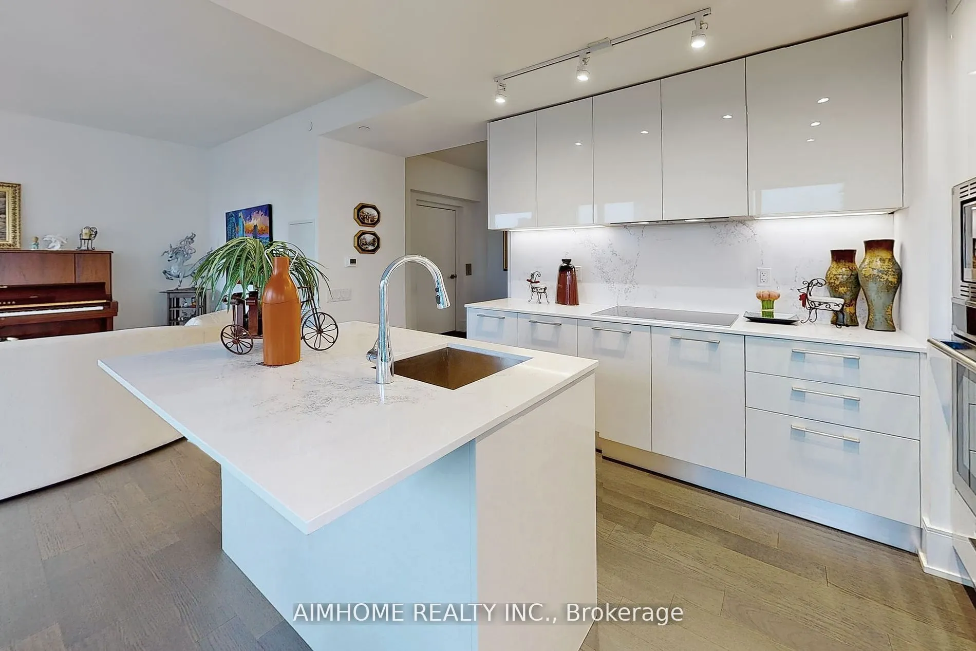 1 Gloucester St, #1815