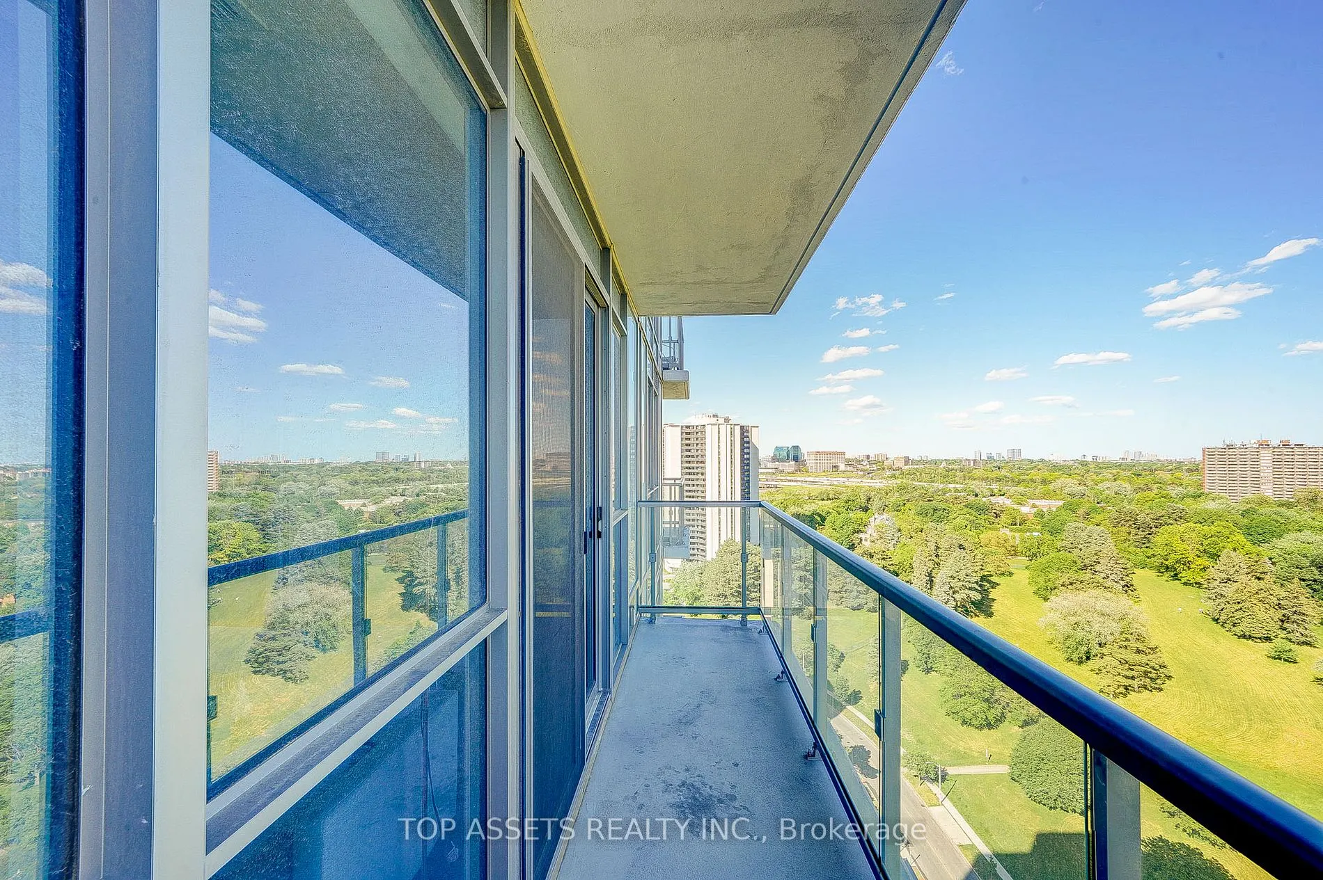 18 Graydon Hall Dr, #2410