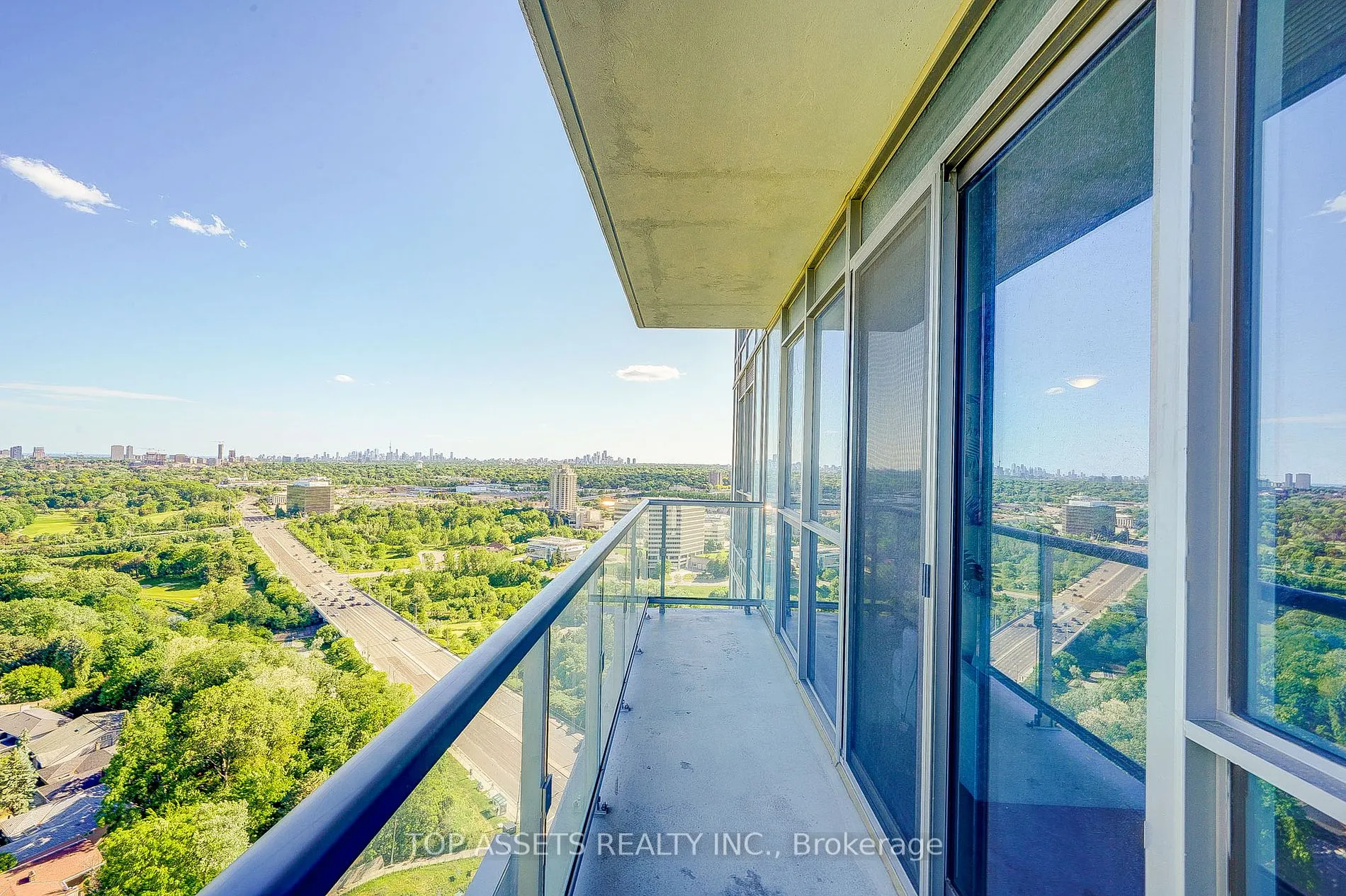 18 Graydon Hall Dr, #2410
