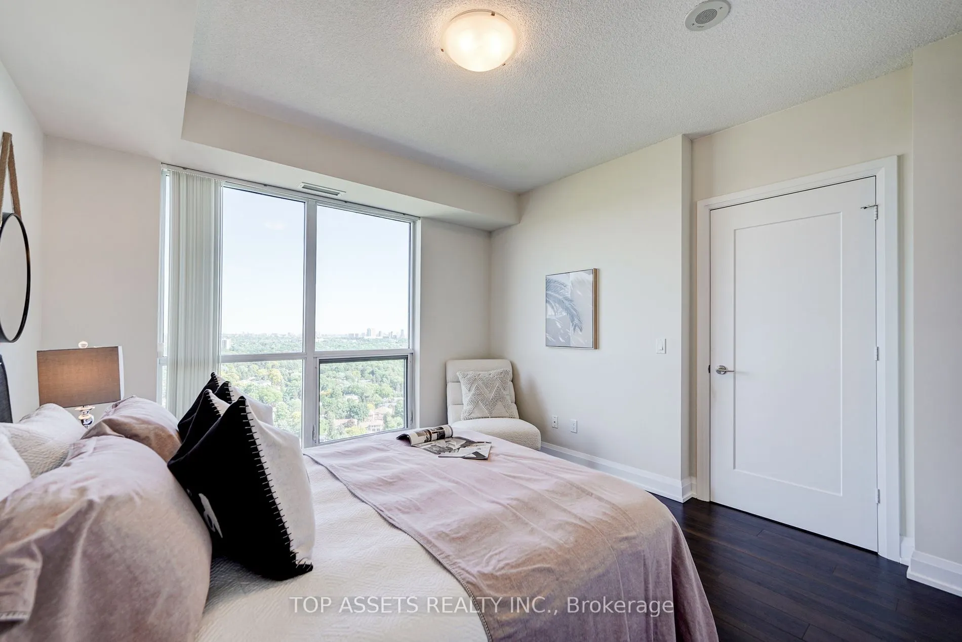 18 Graydon Hall Dr, #2410