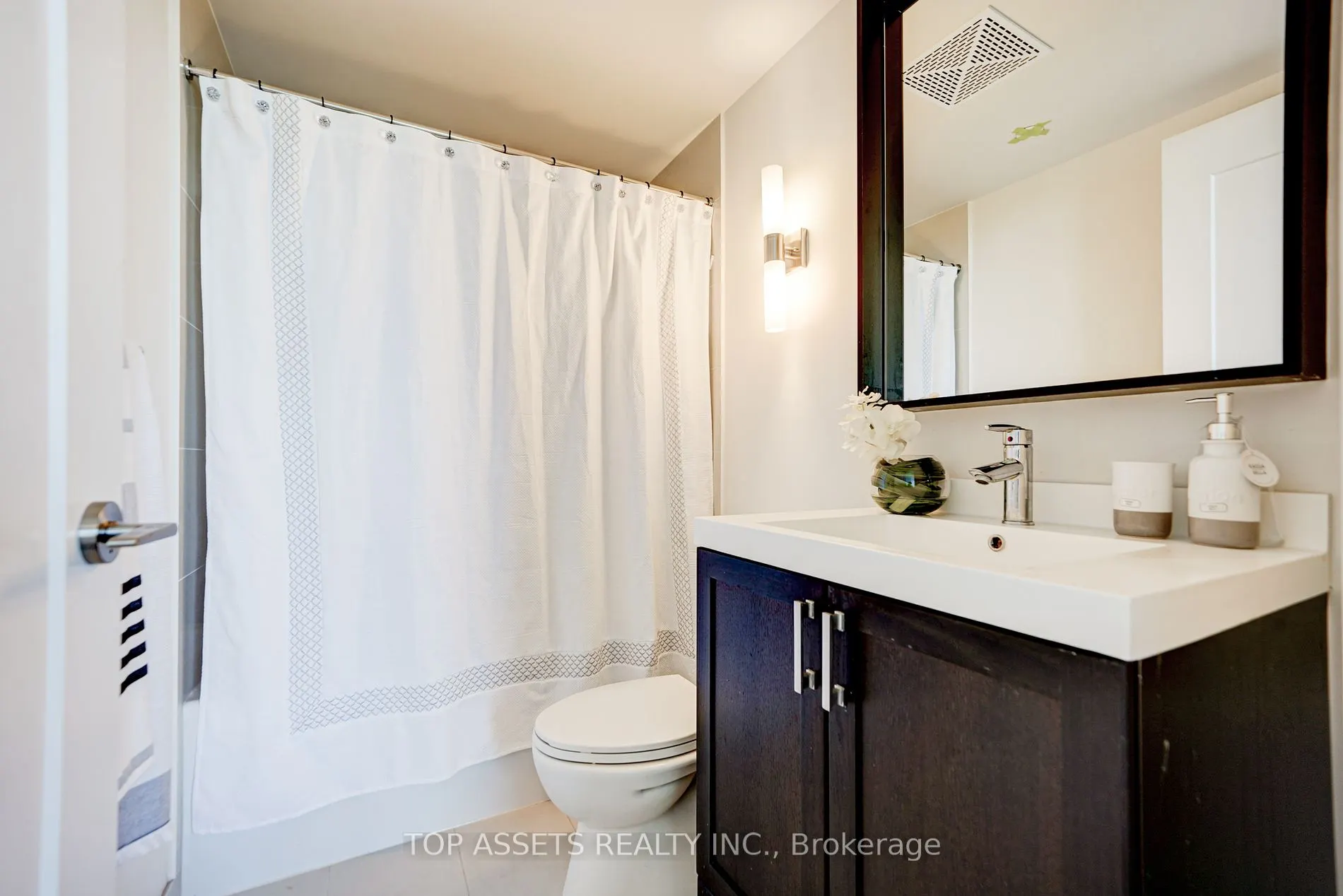 18 Graydon Hall Dr, #2410