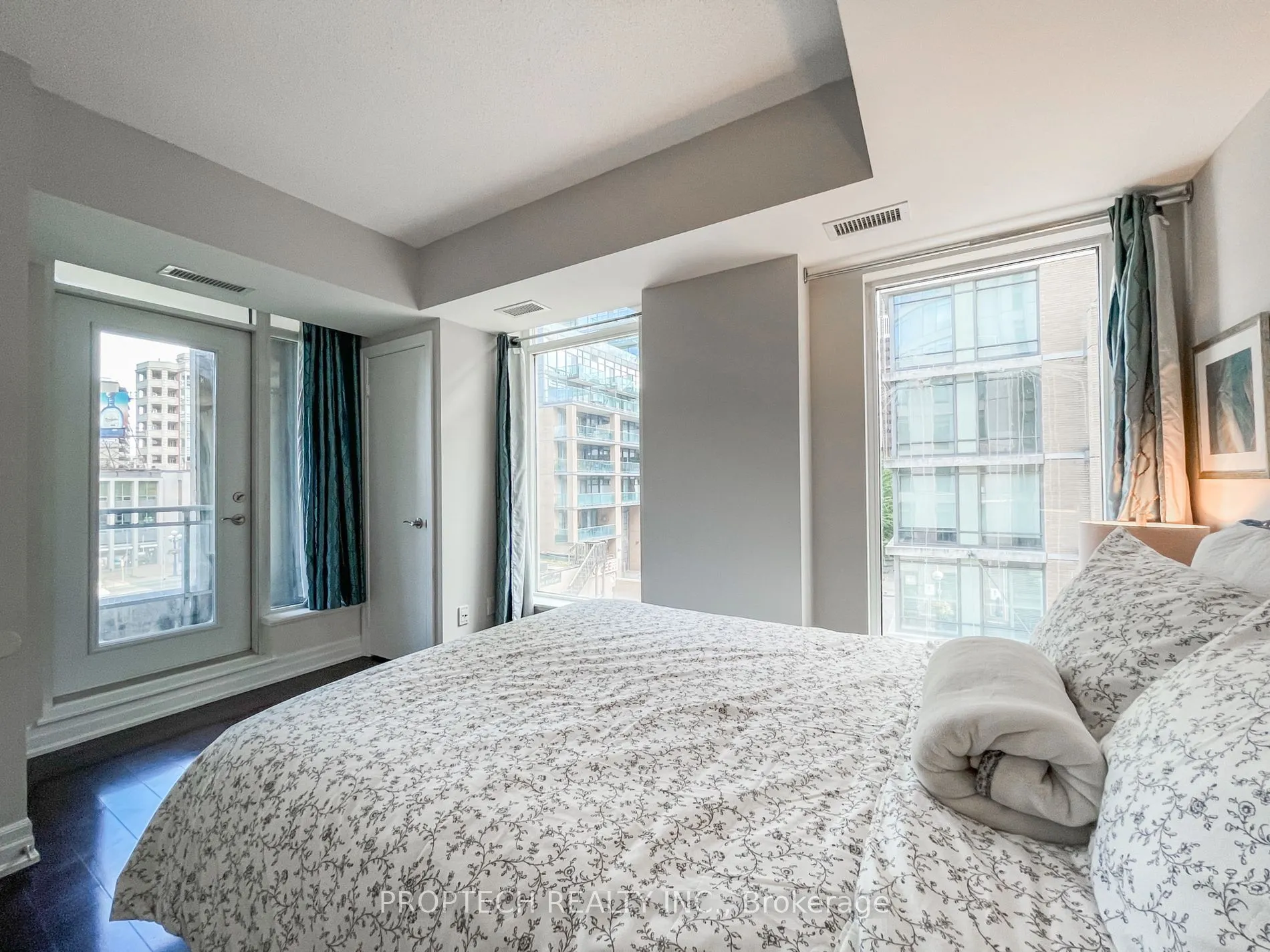 8 Scollard St, #304