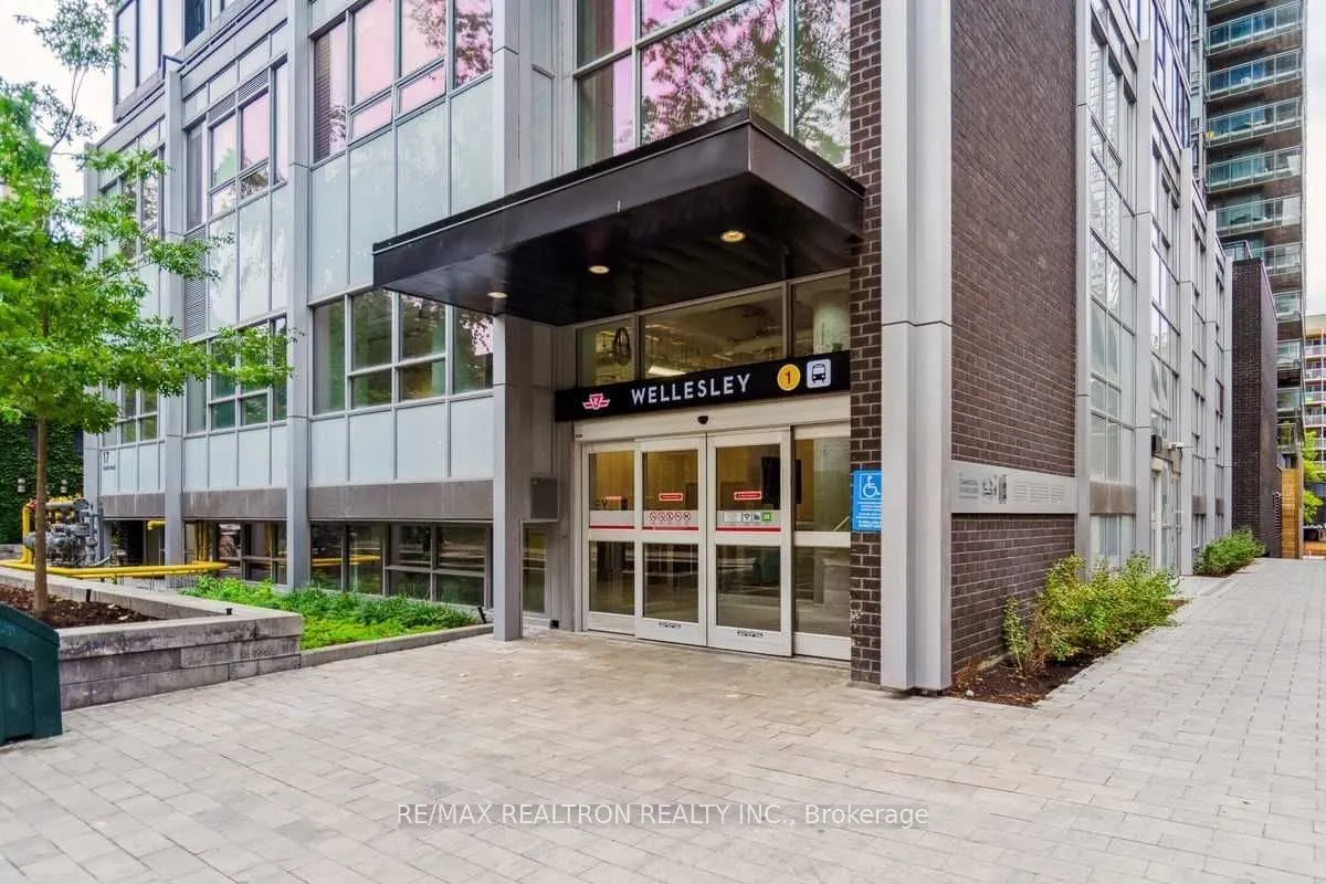 17 Dundonald St, #306