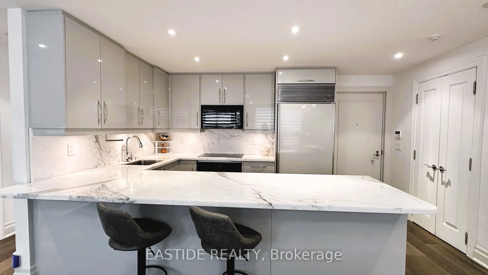 68 Yorkville Avenue, #303