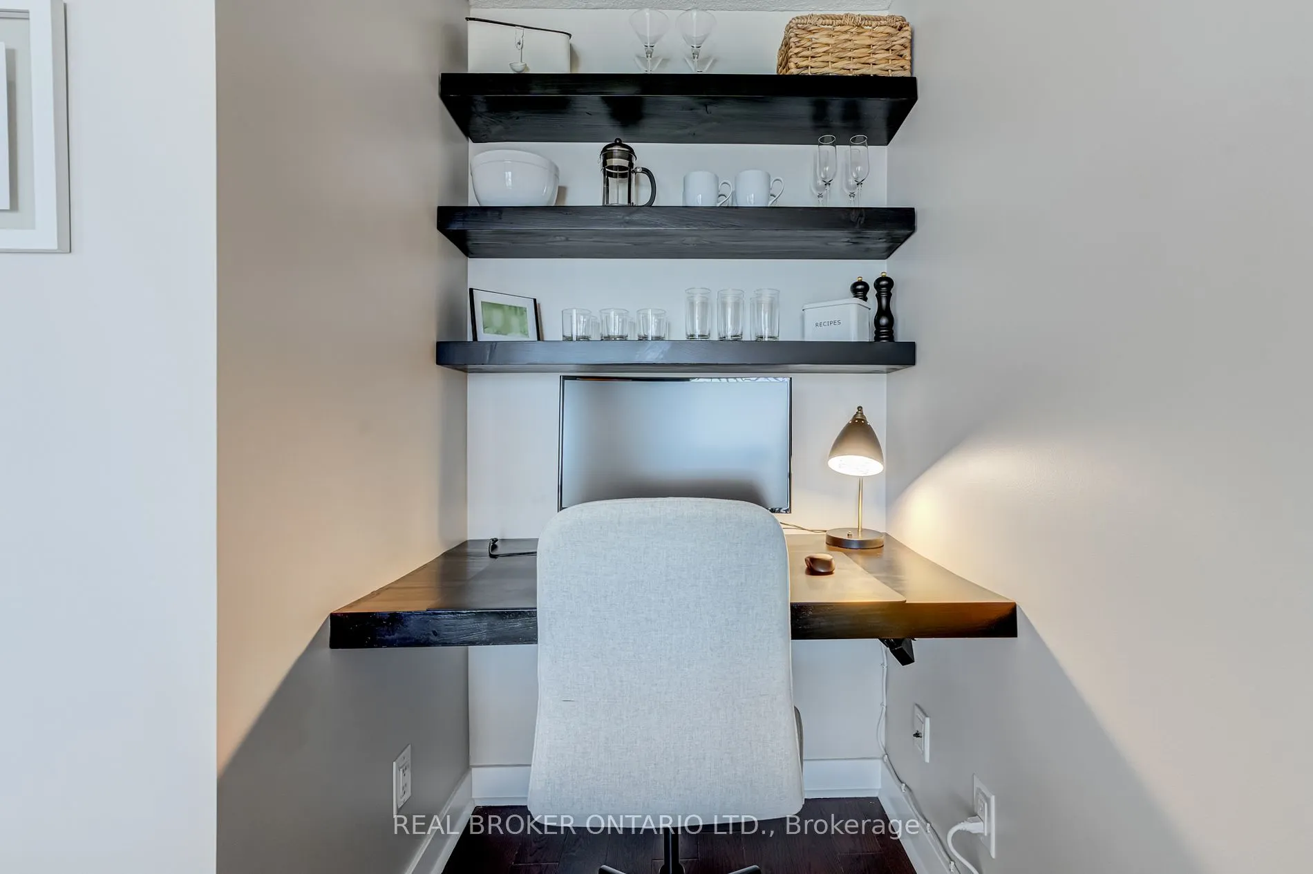 320 Richmond St E, #1516