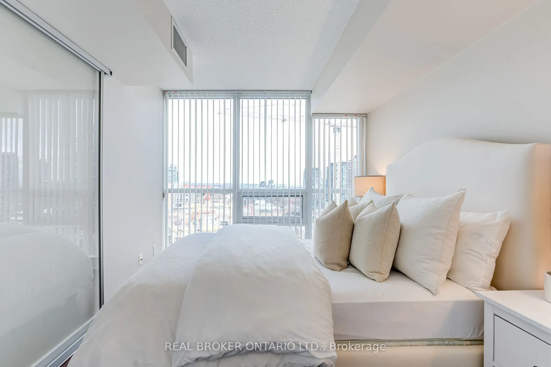 320 Richmond St E, #1516