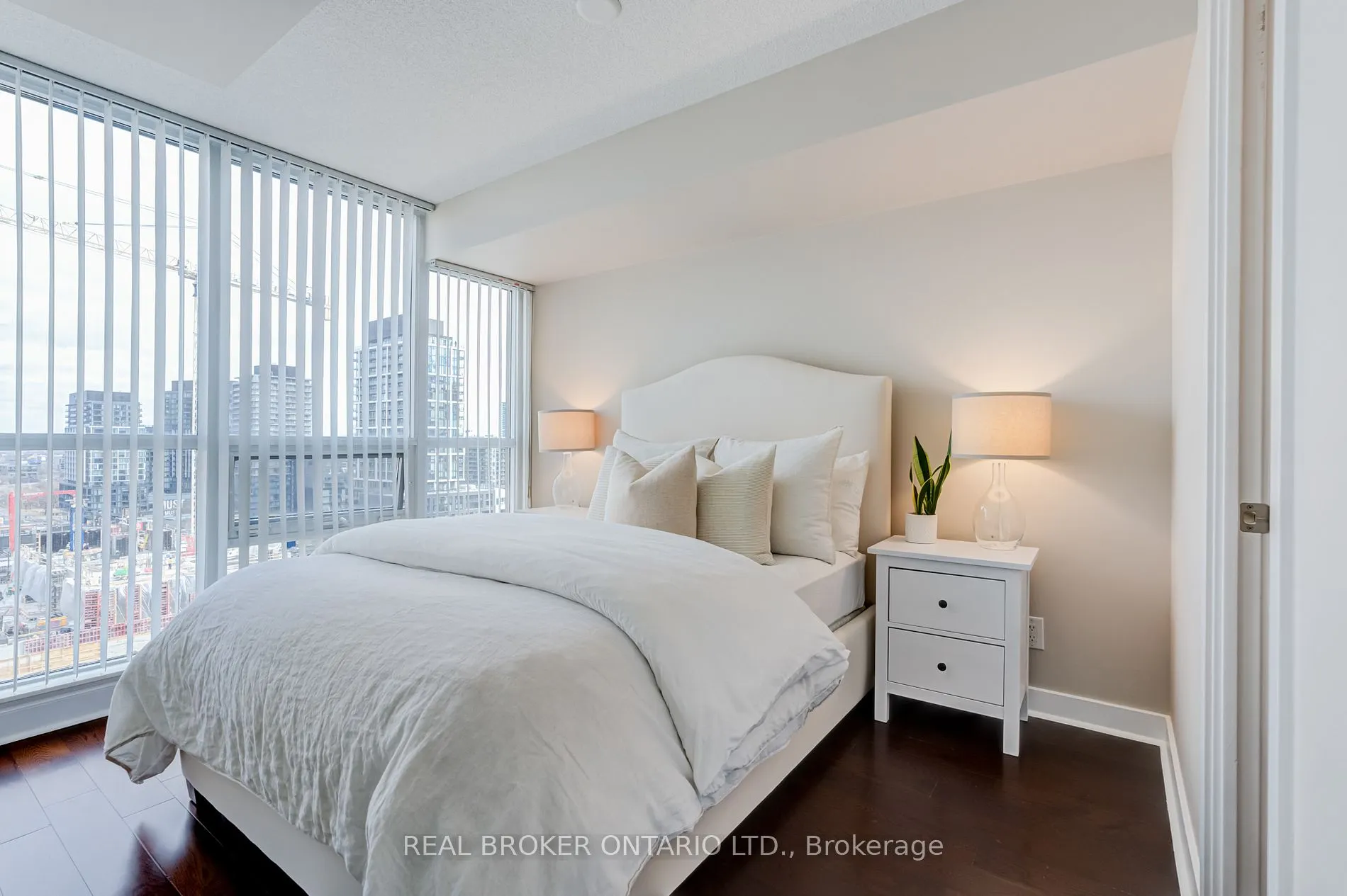 320 Richmond St E, #1516