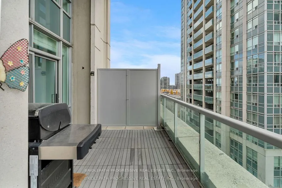 1 Avondale Ave, #509