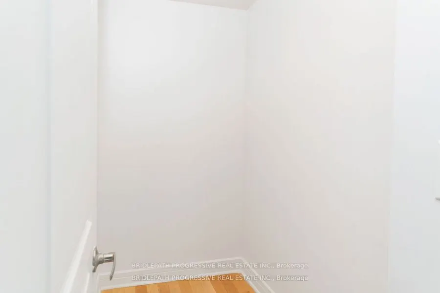 1 Avondale Ave, #509