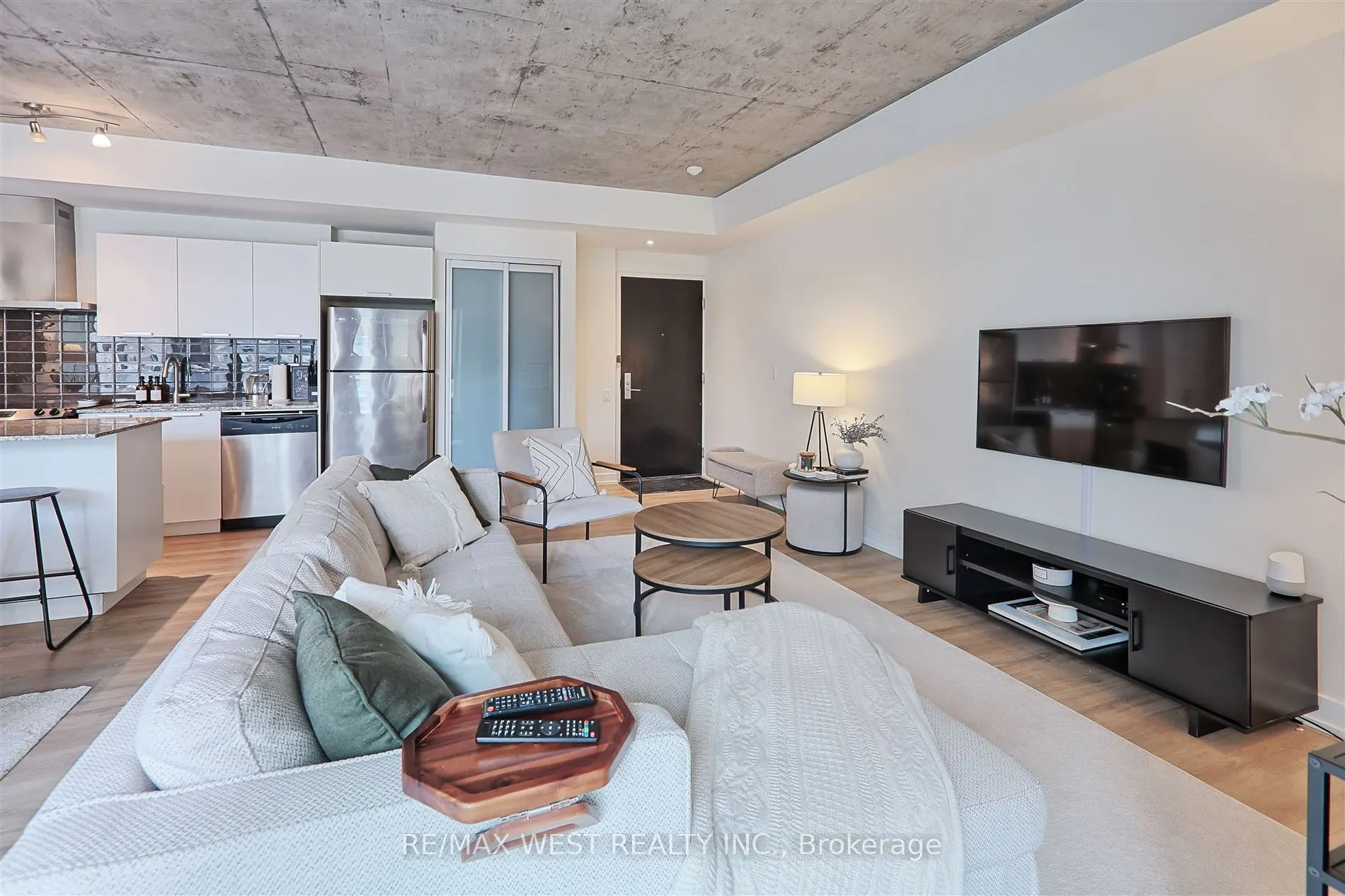 650 King Street W, #409