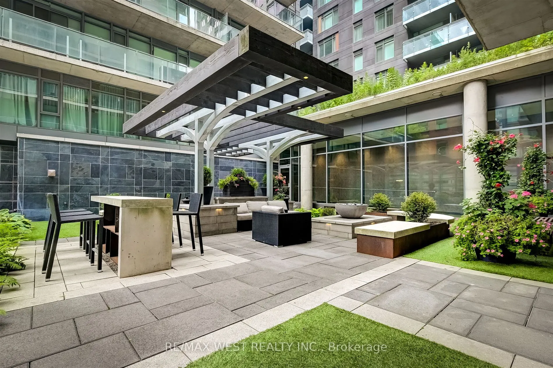 650 King Street W, #409