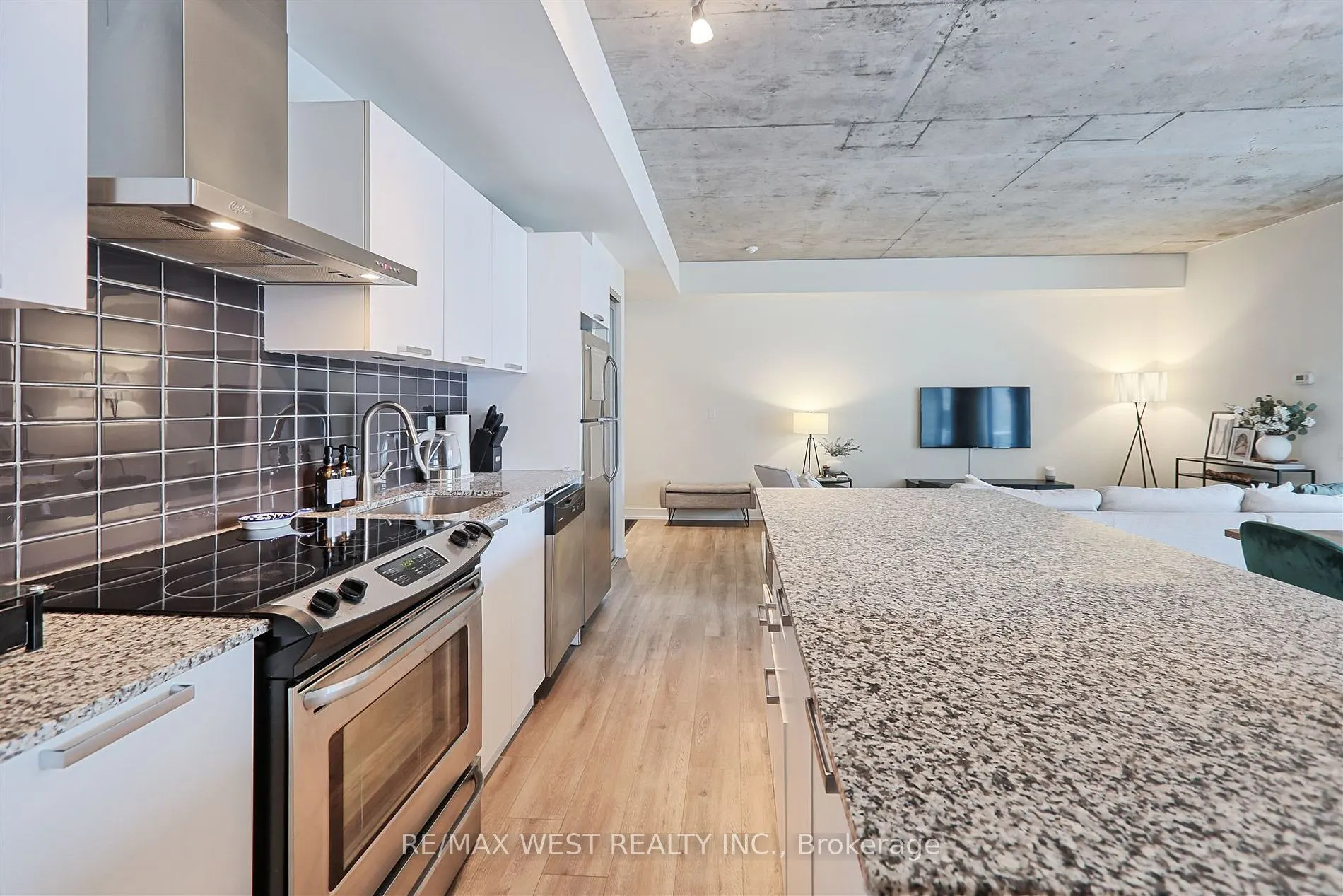 650 King Street W, #409