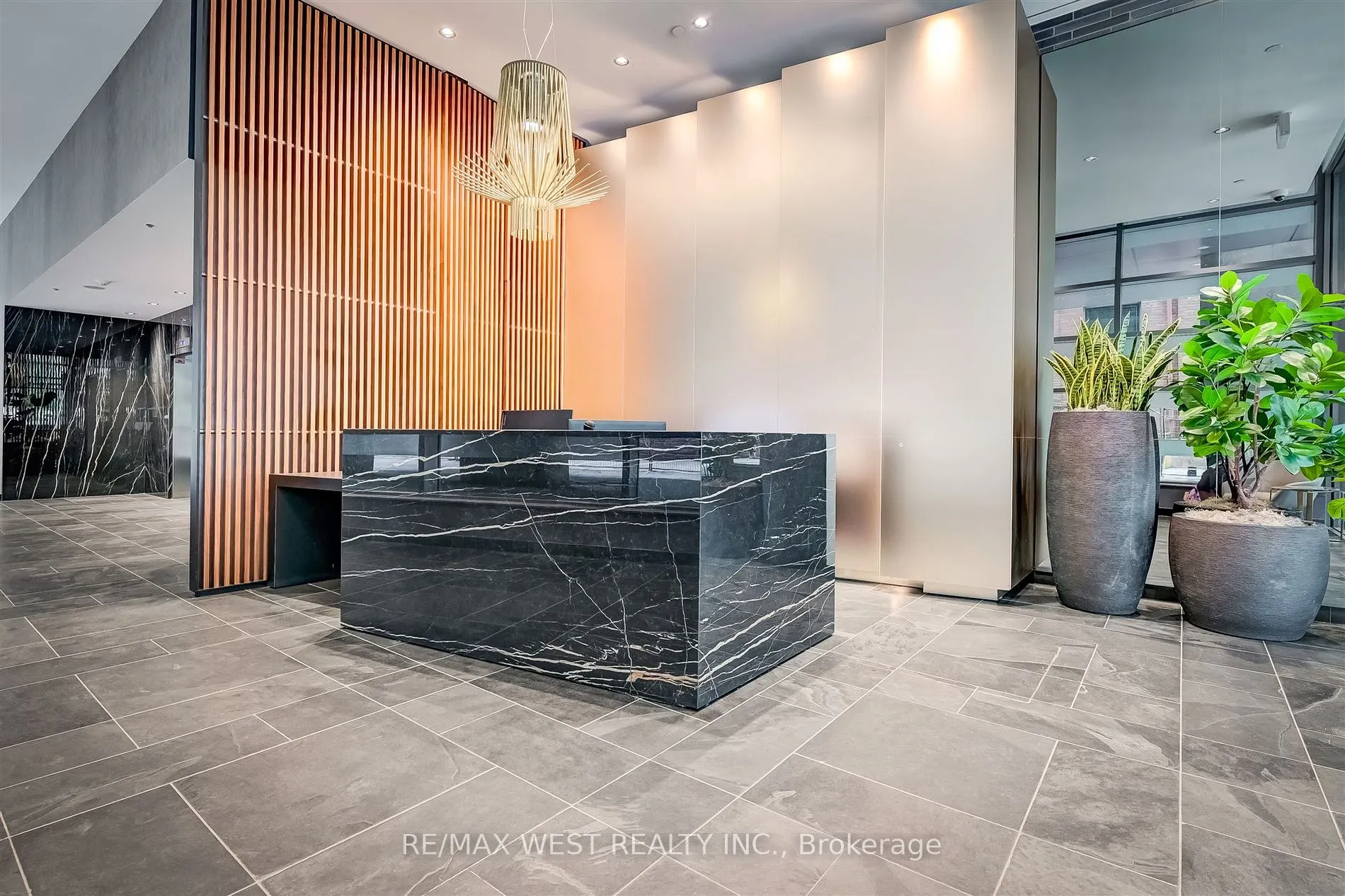 650 King Street W, #409