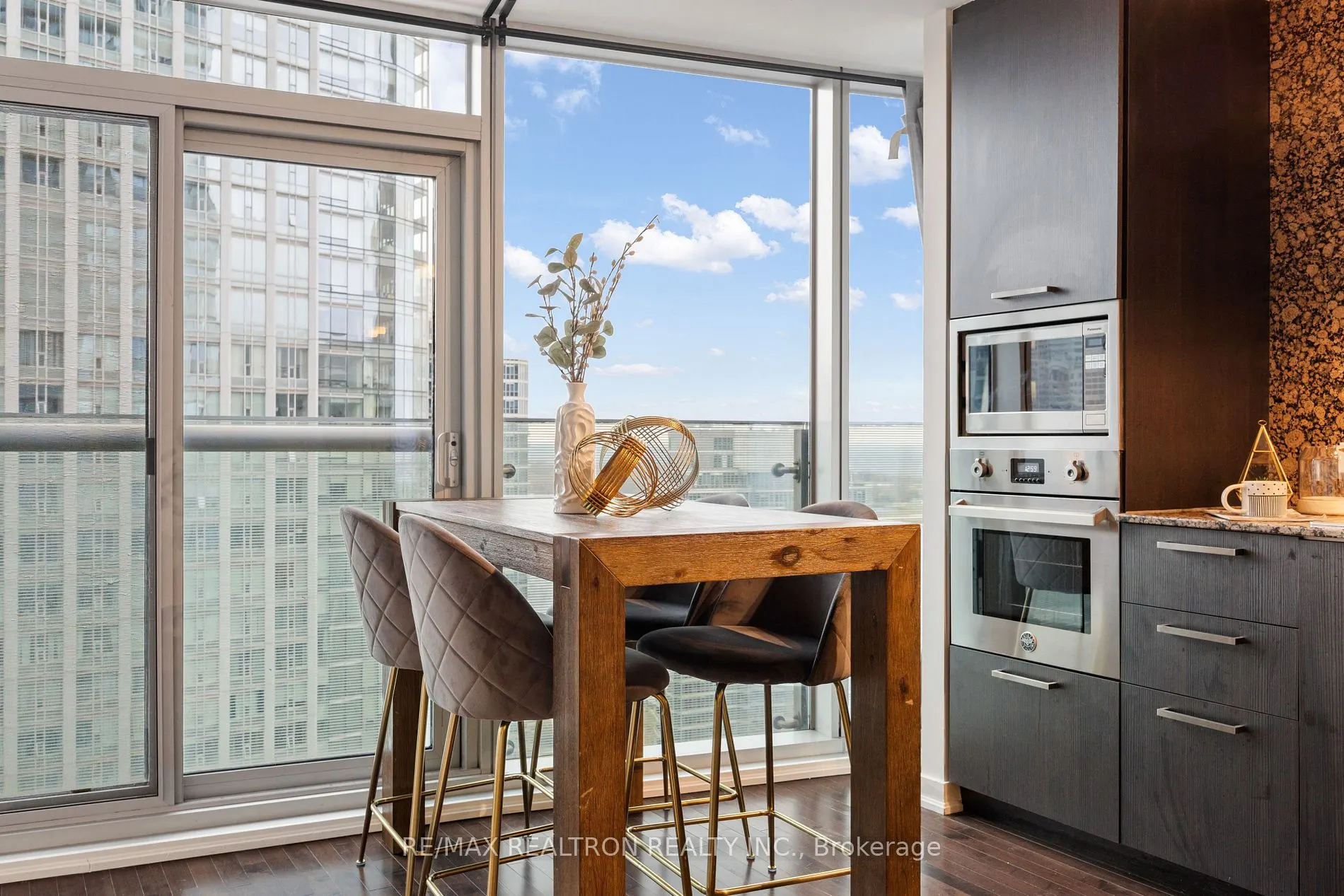 14 York St, #2704